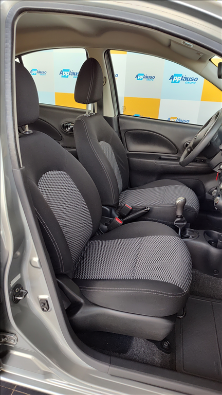 Nissan March - 1.0 SV 12V FLEX 4P MANUAL