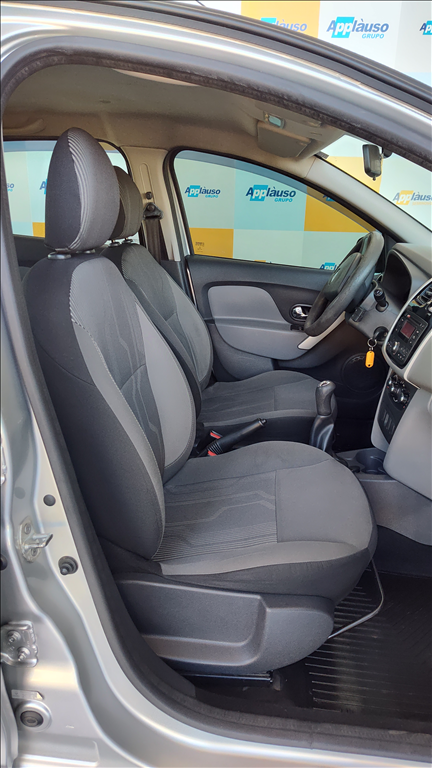 Renault Logan - 1.0 EXPRESSION 16V FLEX 4P MANUAL
