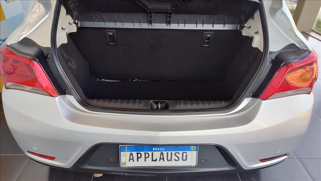 Chevrolet Onix - 1.4 MPFI LT 8V FLEX 4P AUTOMÁTICO