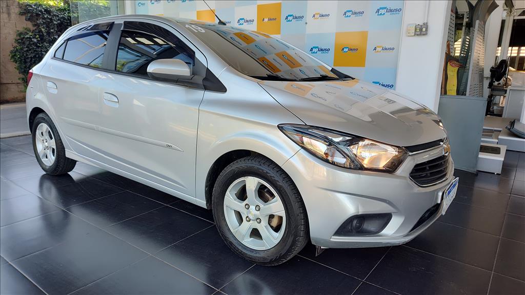 Chevrolet Onix - 1.4 MPFI LT 8V FLEX 4P AUTOMÁTICO
