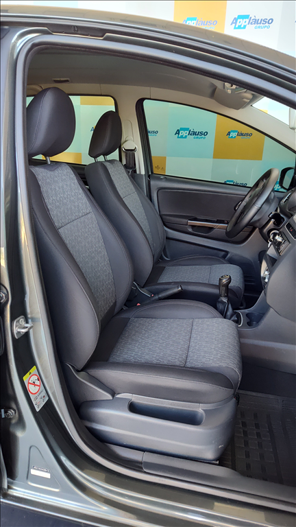 Volkswagen Fox - 1.0 MI 8V FLEX 4P MANUAL
