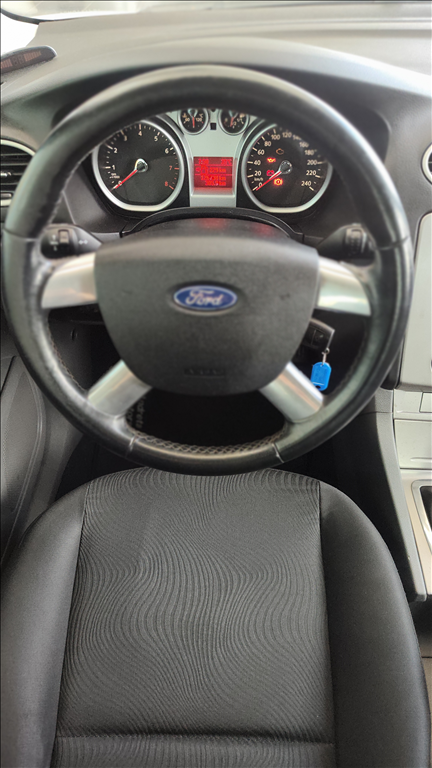 Ford Focus - 1.6 GLX 16V FLEX 4P MANUAL
