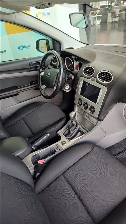 Ford Focus - 1.6 GLX 16V FLEX 4P MANUAL