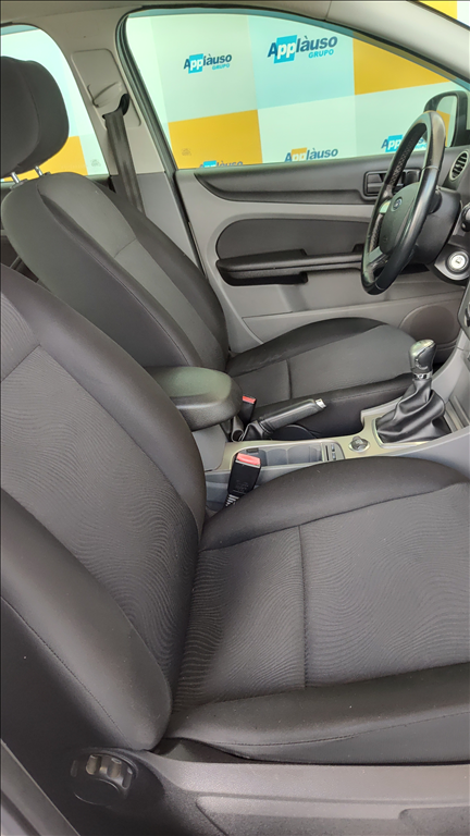 Ford Focus - 1.6 GLX 16V FLEX 4P MANUAL