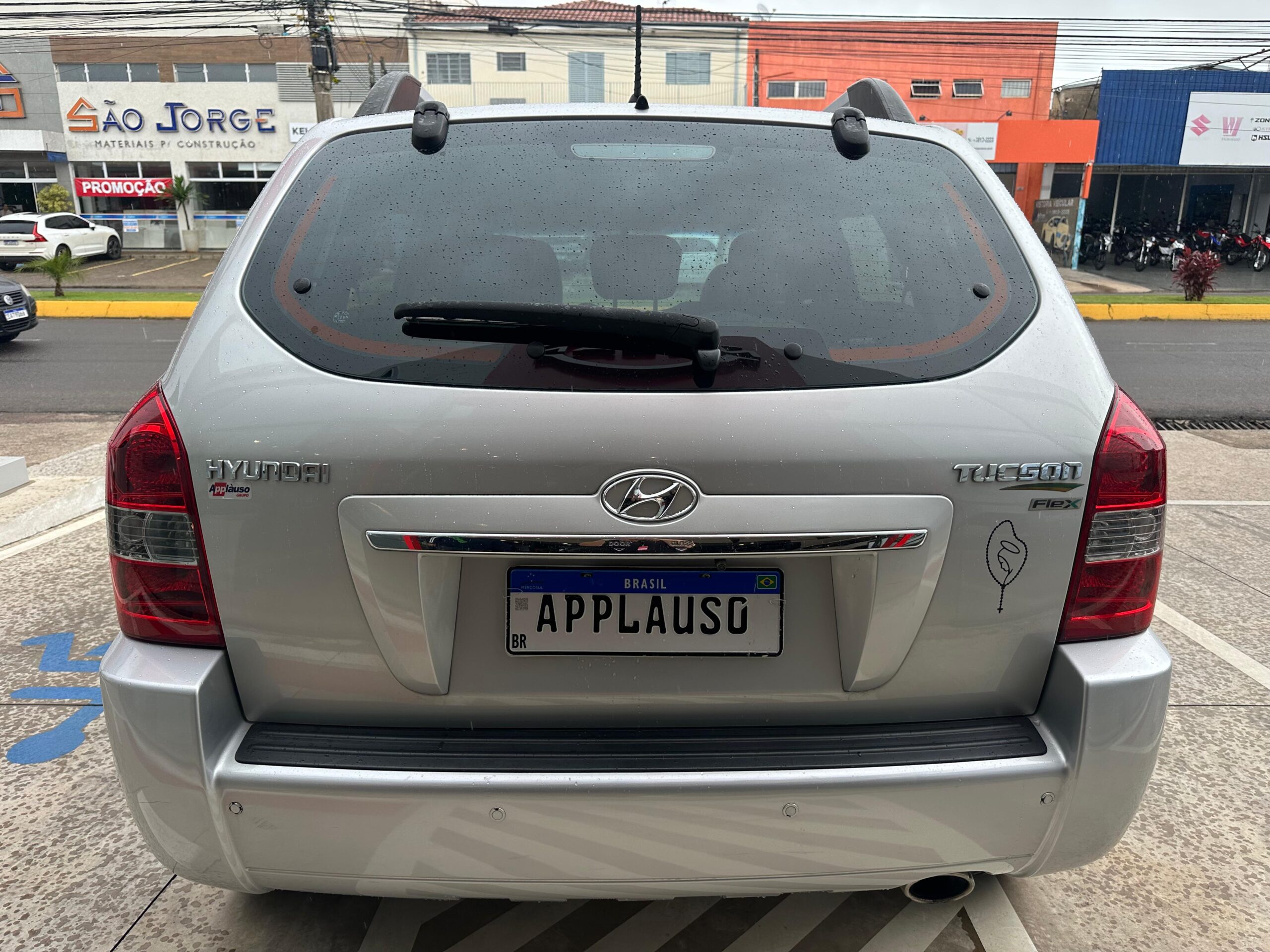 Hyundai Tucson - 2.0 MPFI GLS 16V 143CV 2WD FLEX 4P AUTOMÁTICO