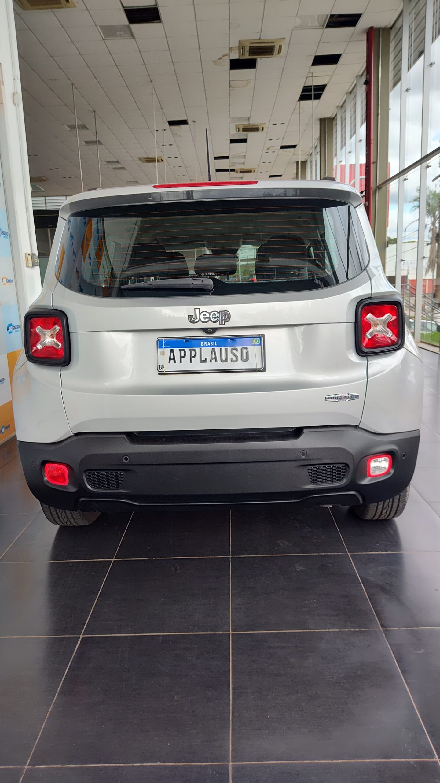 Jeep Renegade - 1.8 16V FLEX LONGITUDE 4P AUTOMÁTICO