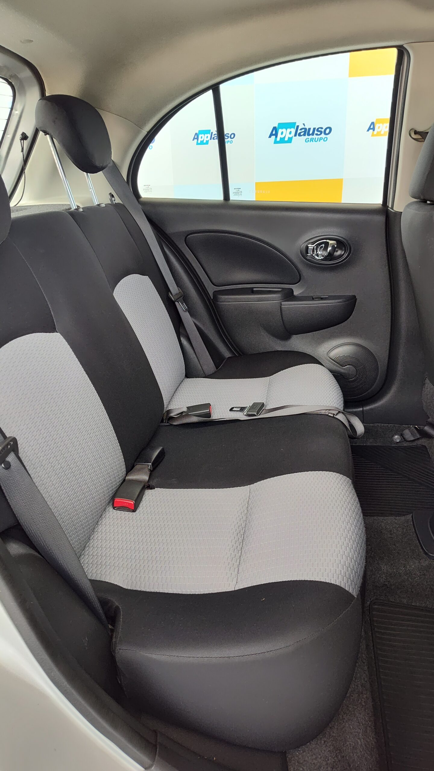 Nissan March - 1.6 SV 16V FLEX 4P MANUAL