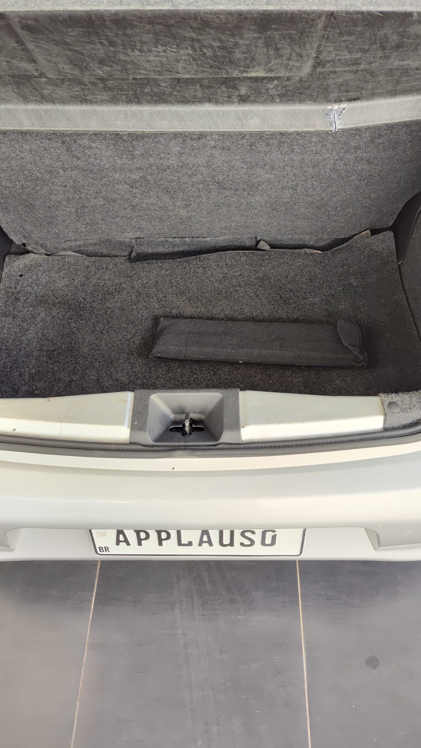 Nissan March - 1.6 SV 16V FLEX 4P MANUAL