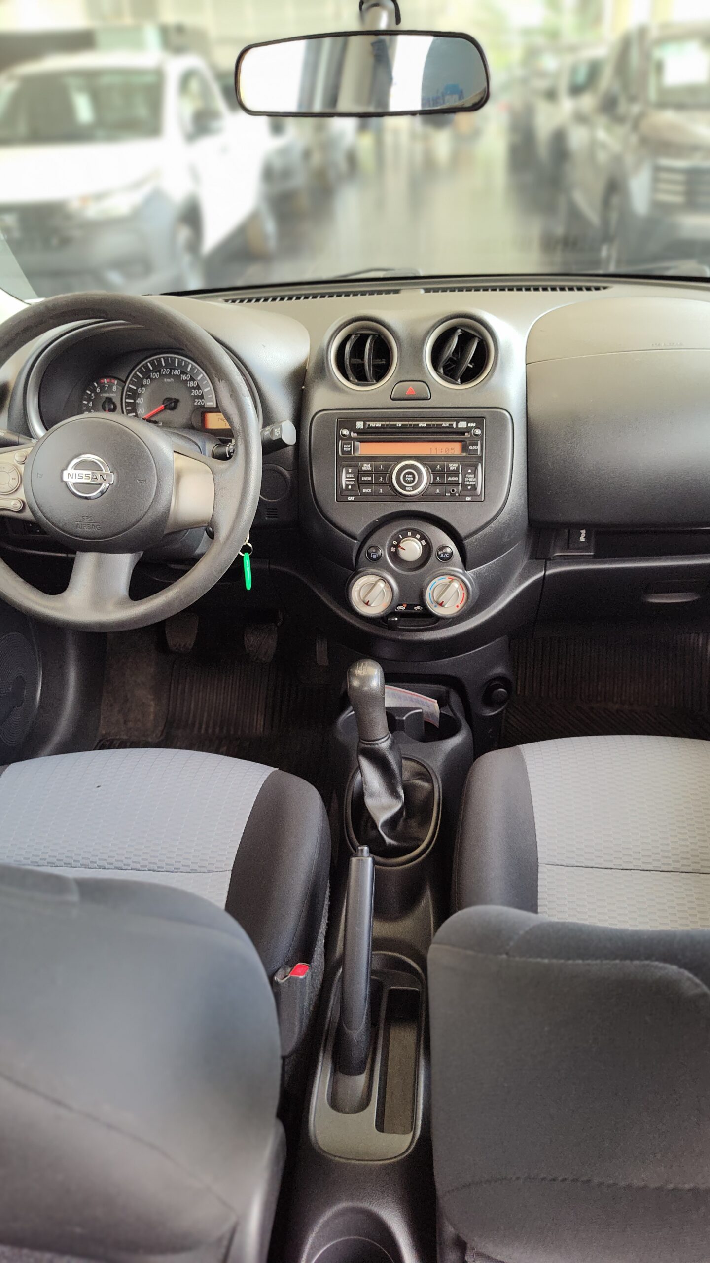 Nissan March - 1.6 SV 16V FLEX 4P MANUAL