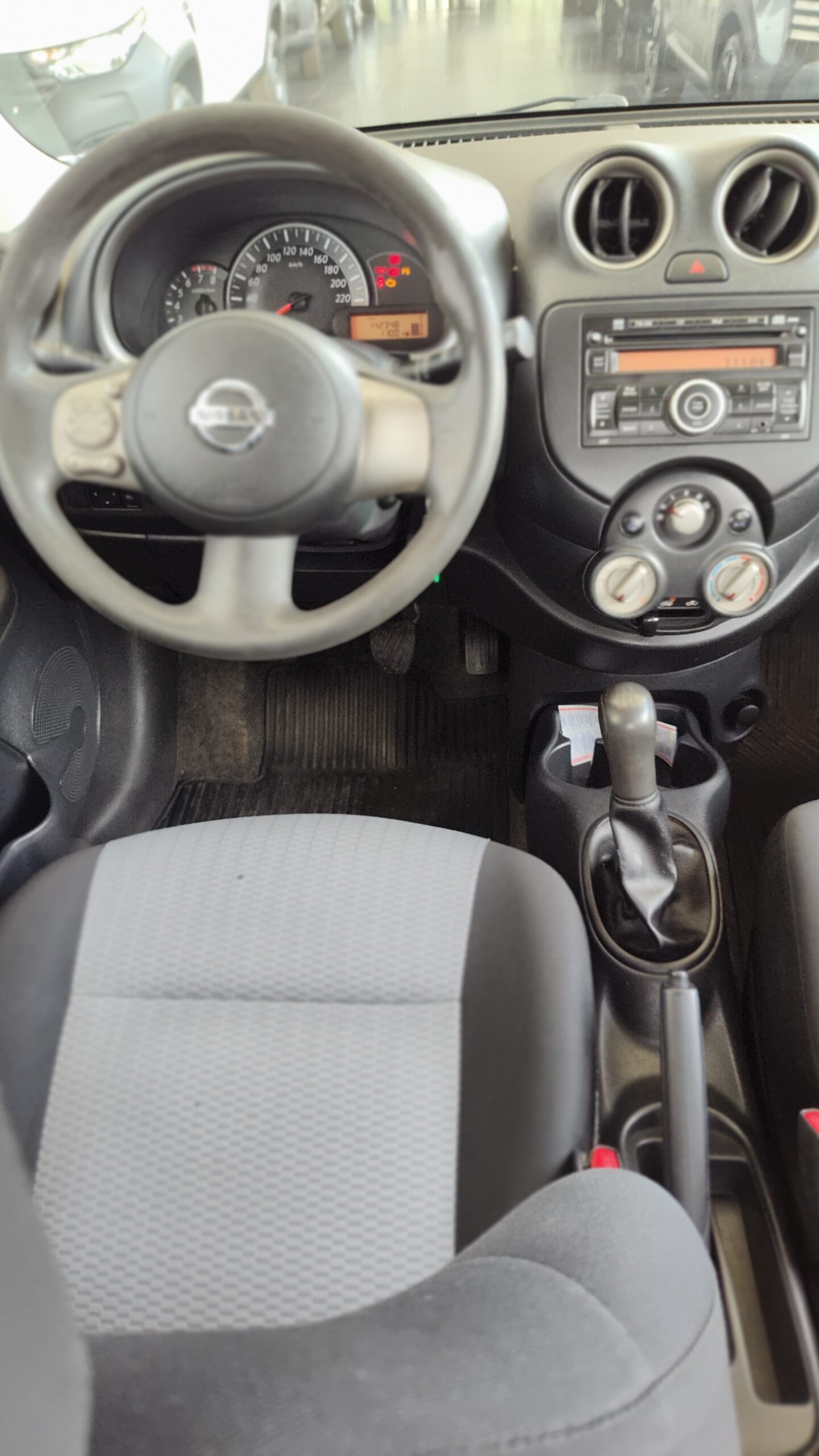 Nissan March - 1.6 SV 16V FLEX 4P MANUAL