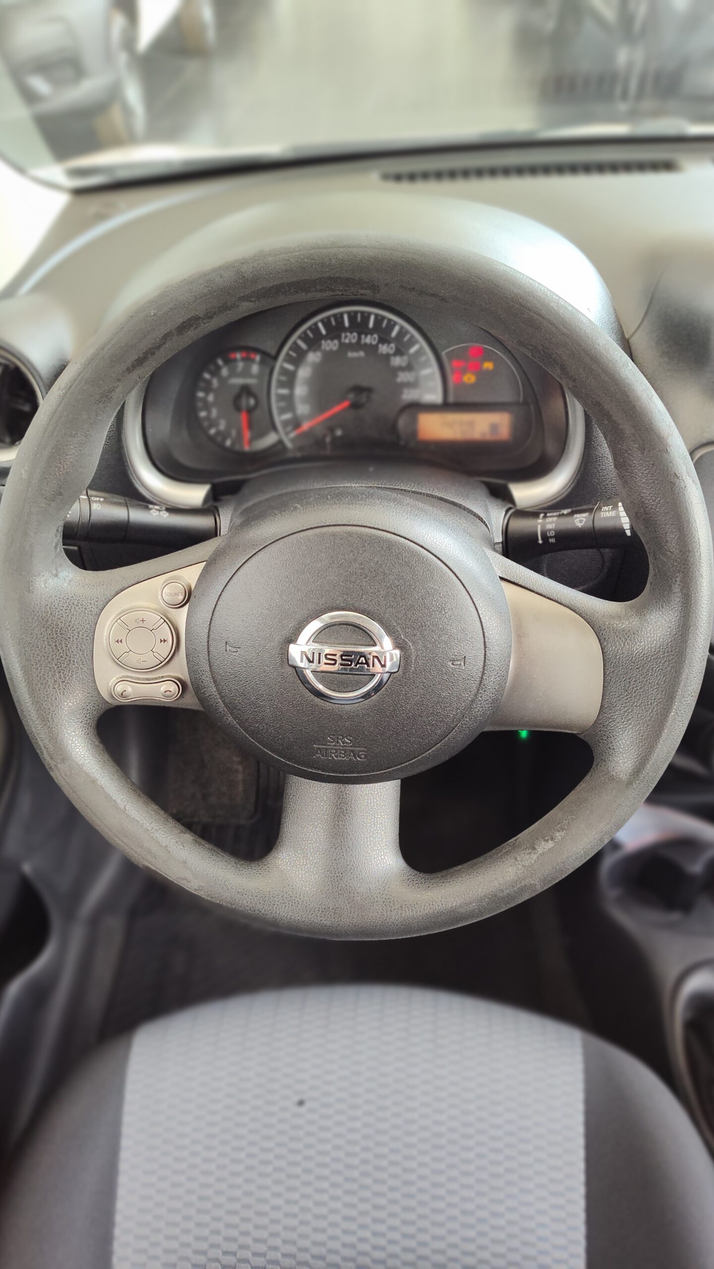 Nissan March - 1.6 SV 16V FLEX 4P MANUAL