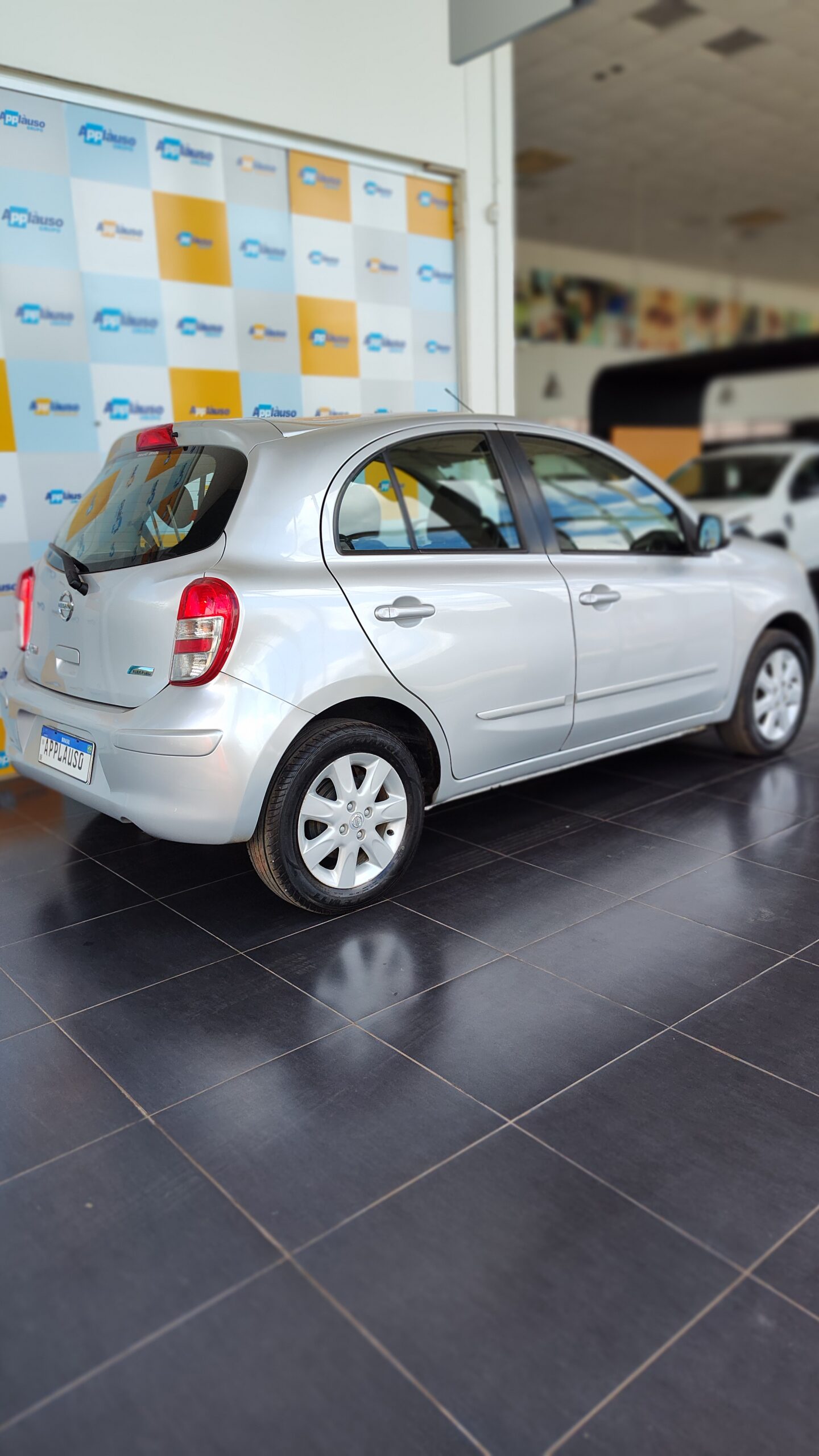 Nissan March - 1.6 SV 16V FLEX 4P MANUAL