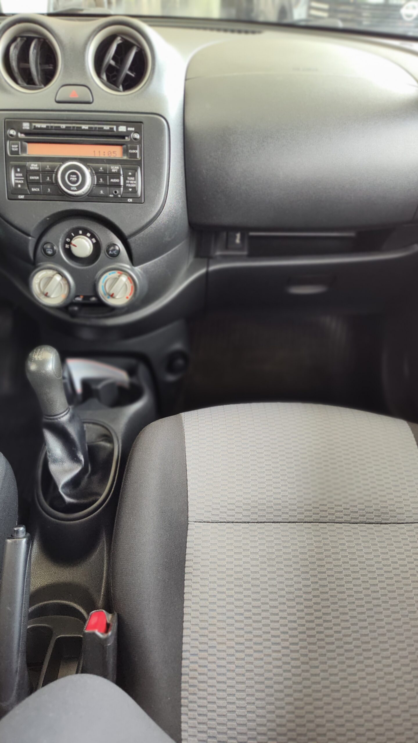 Nissan March - 1.6 SV 16V FLEX 4P MANUAL