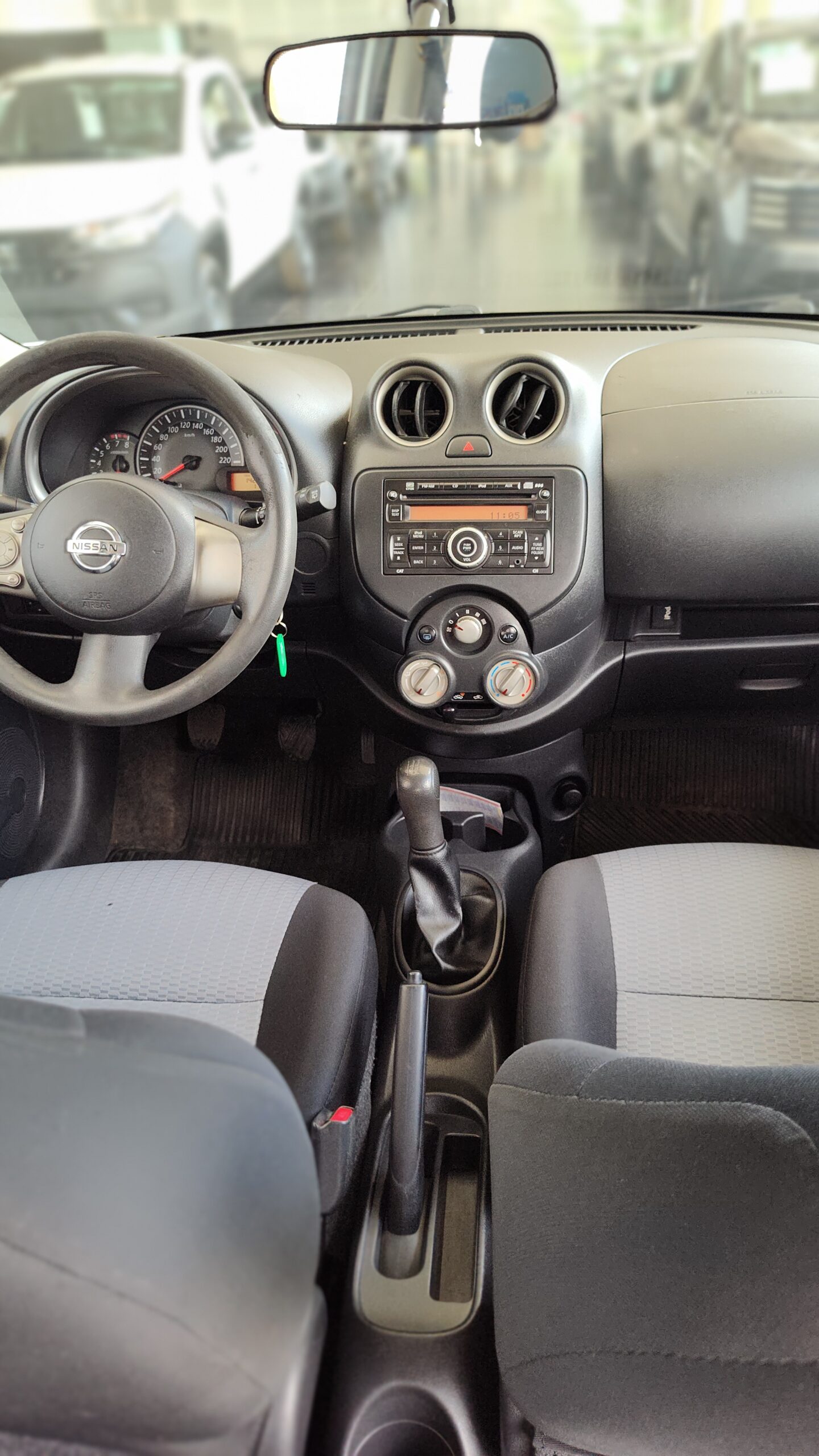 Nissan March - 1.6 SV 16V FLEX 4P MANUAL