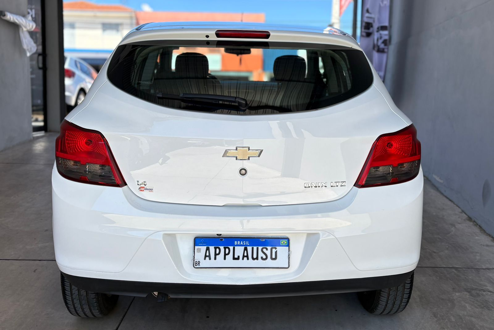 Chevrolet Onix - 1.4 MPFI LTZ 8V FLEX 4P MANUAL