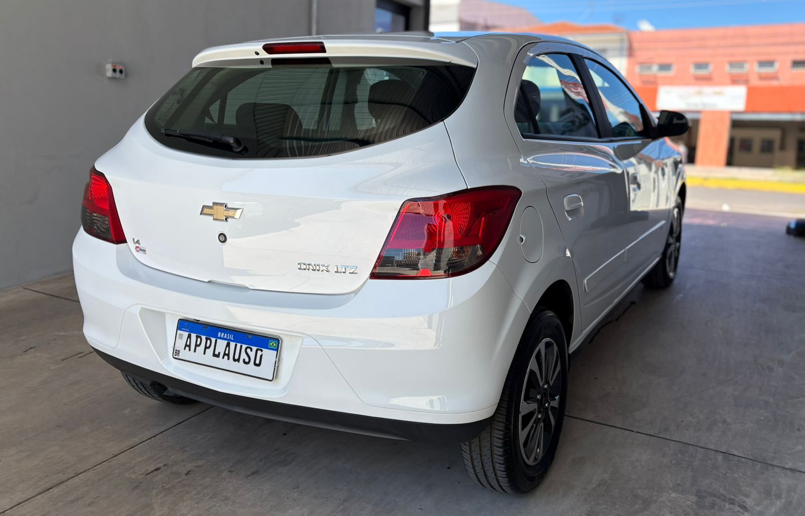 Chevrolet Onix - 1.4 MPFI LTZ 8V FLEX 4P MANUAL