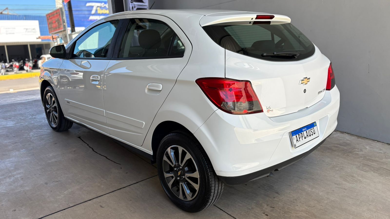 Chevrolet Onix - 1.4 MPFI LTZ 8V FLEX 4P MANUAL