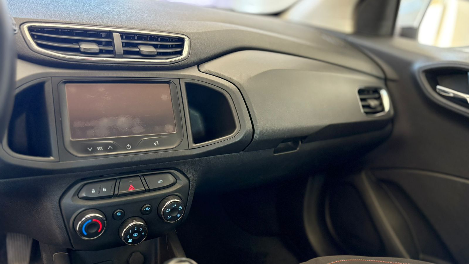 Chevrolet Onix - 1.4 MPFI LTZ 8V FLEX 4P MANUAL