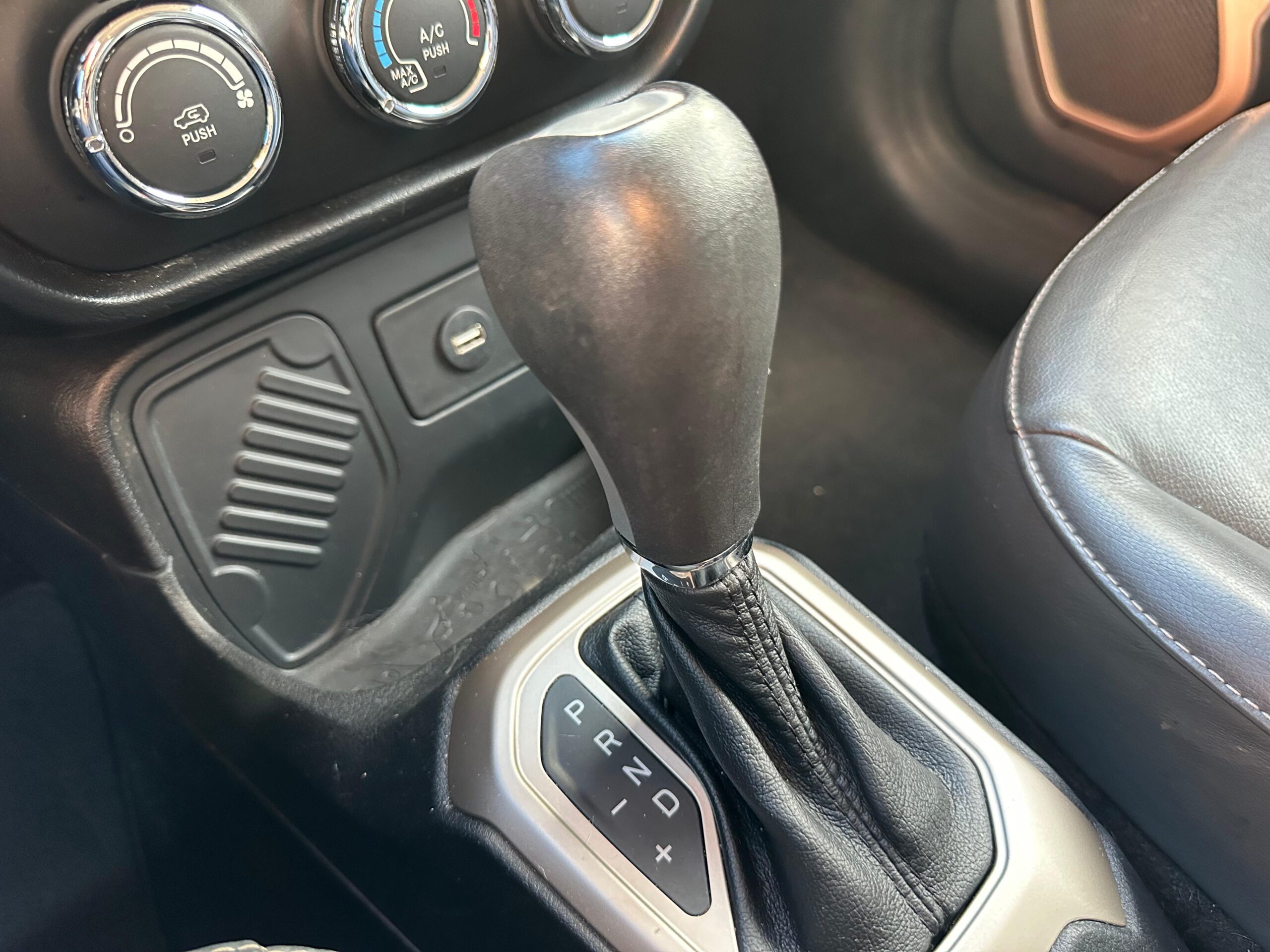 Jeep Renegade - 1.8 16V FLEX 4P AUTOMÁTICO