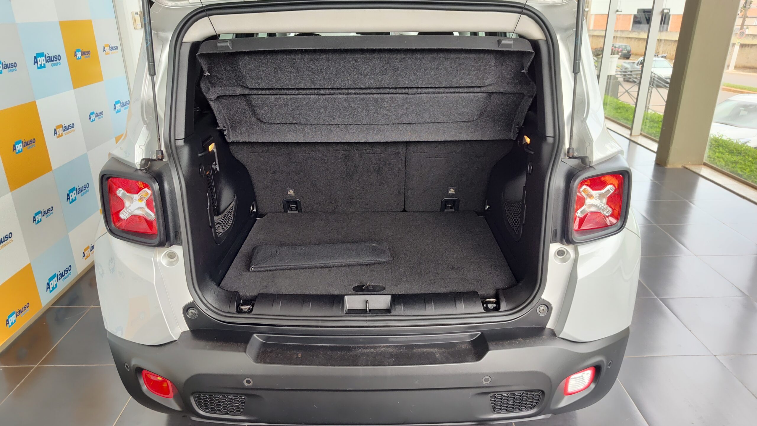 Jeep Renegade - 1.8 16V FLEX LONGITUDE 4P AUTOMÁTICO