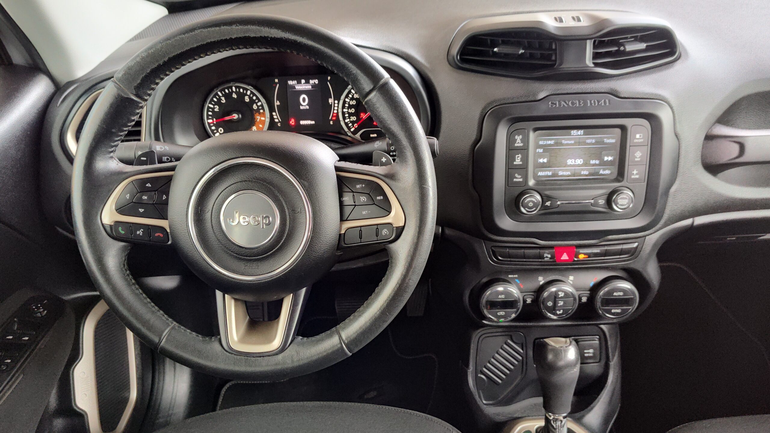 Jeep Renegade - 1.8 16V FLEX LONGITUDE 4P AUTOMÁTICO