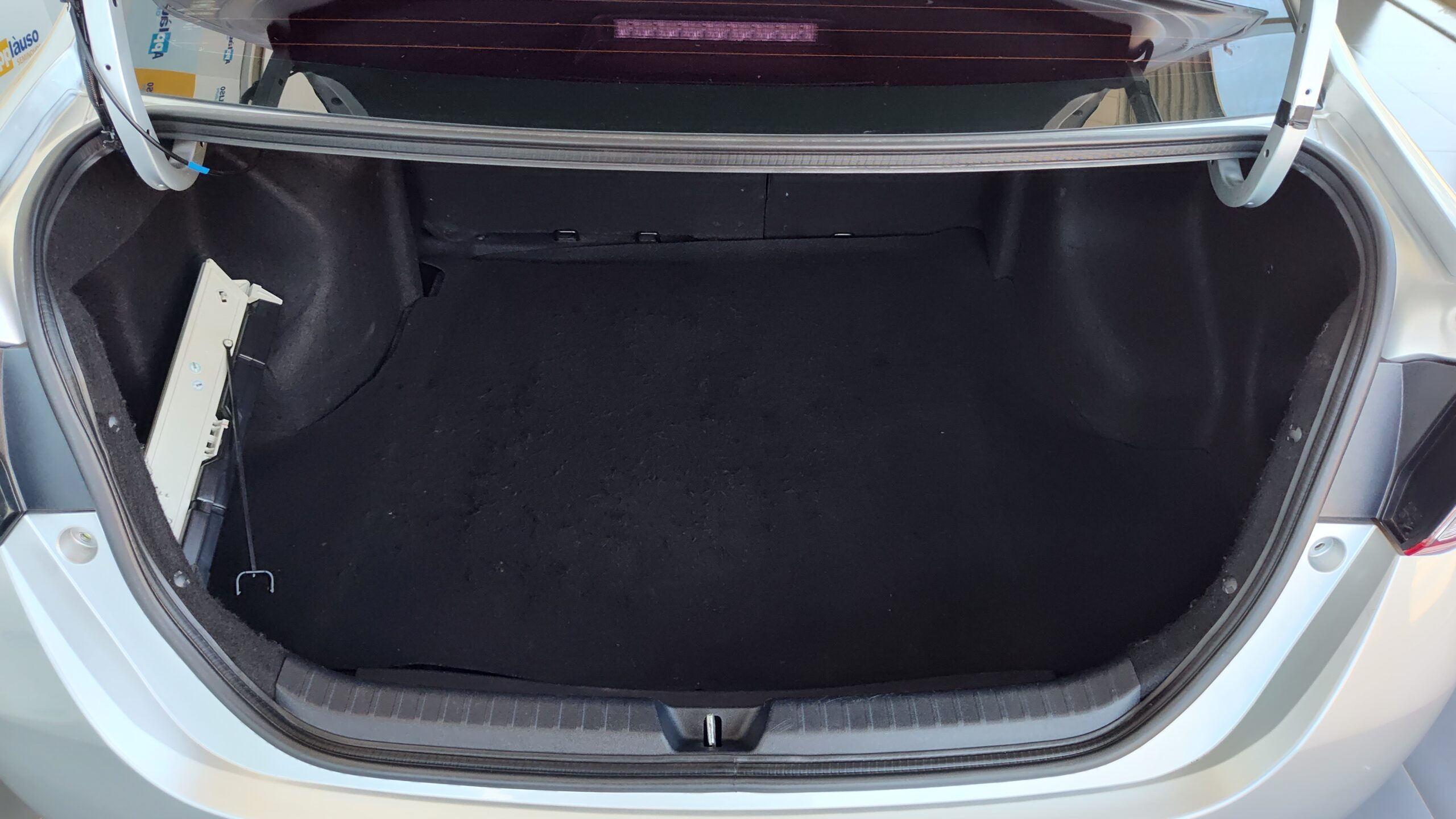 Toyota Yaris - 1.5 16V FLEX SEDAN XL MULTIDRIVE