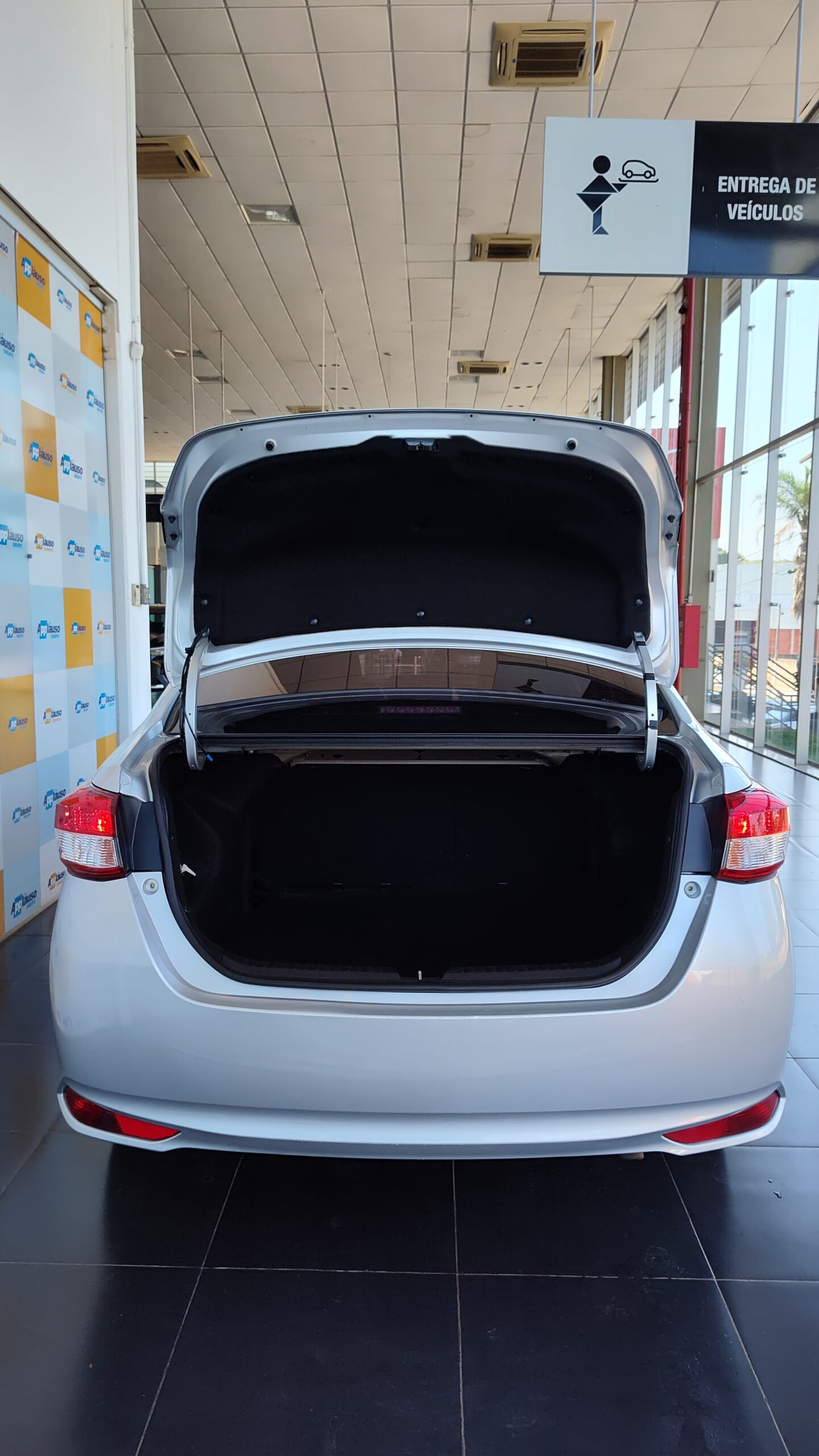 Toyota Yaris - 1.5 16V FLEX SEDAN XL MULTIDRIVE