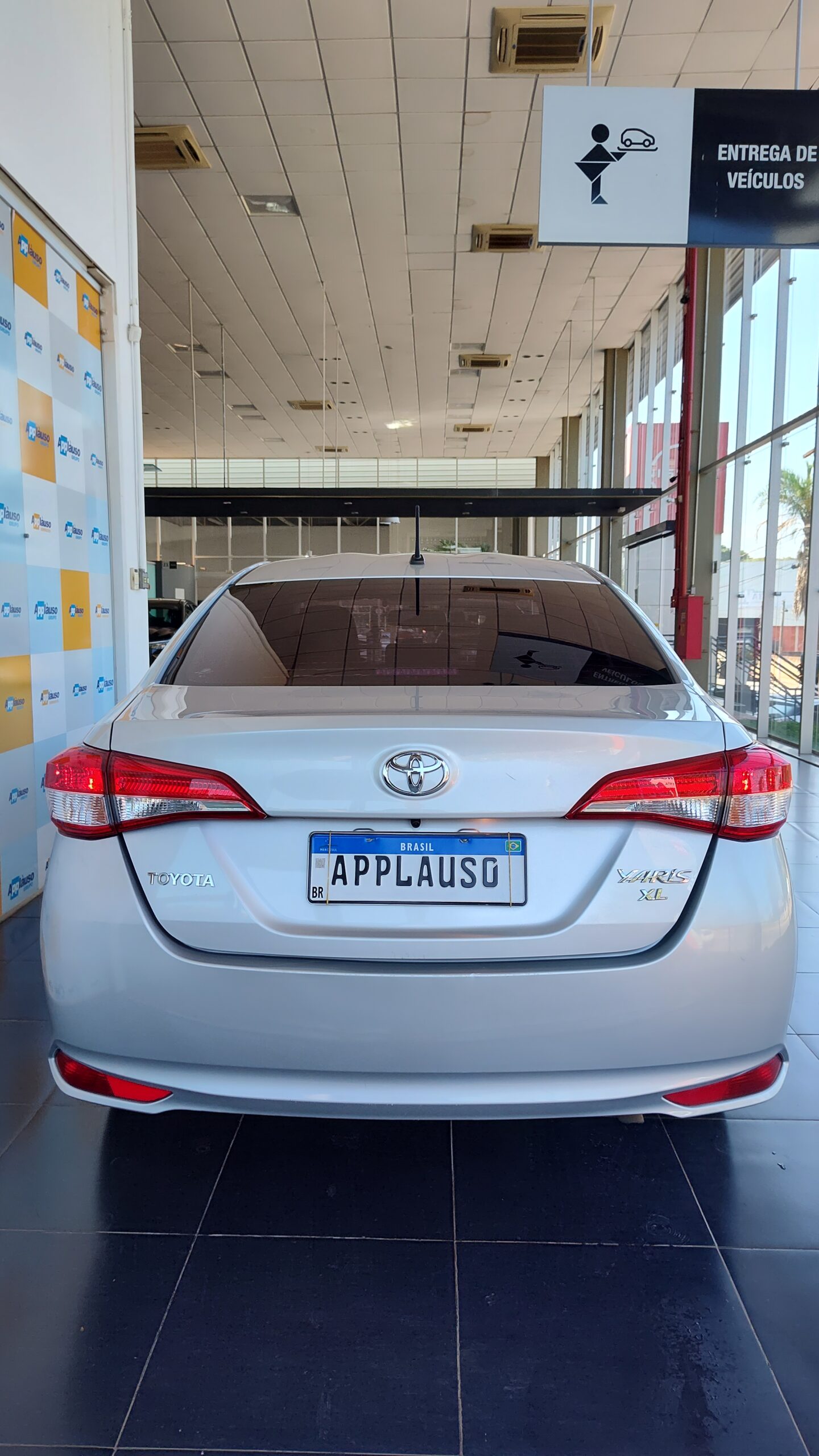 Toyota Yaris - 1.5 16V FLEX SEDAN XL MULTIDRIVE