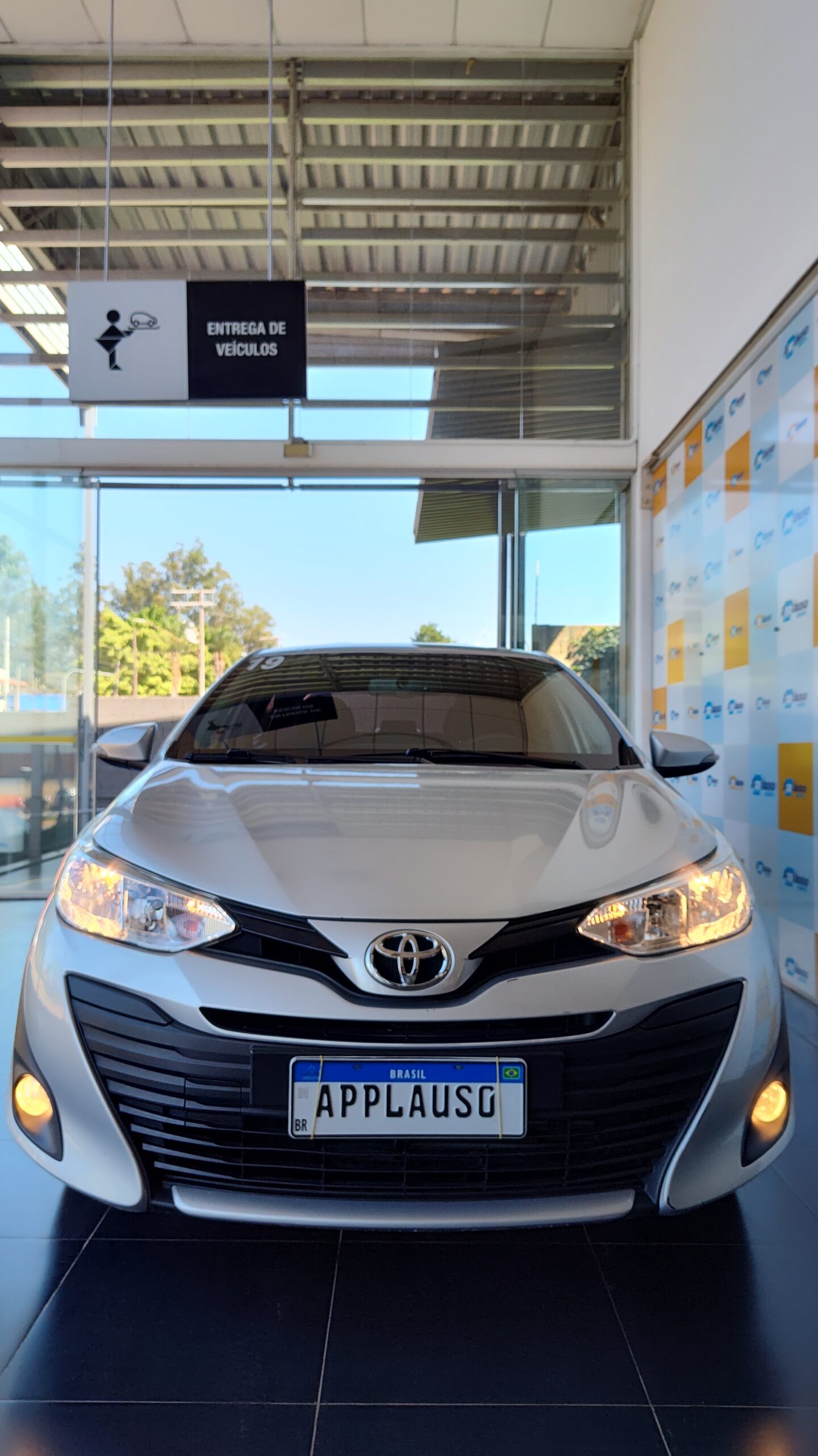 Toyota Yaris - 1.5 16V FLEX SEDAN XL MULTIDRIVE