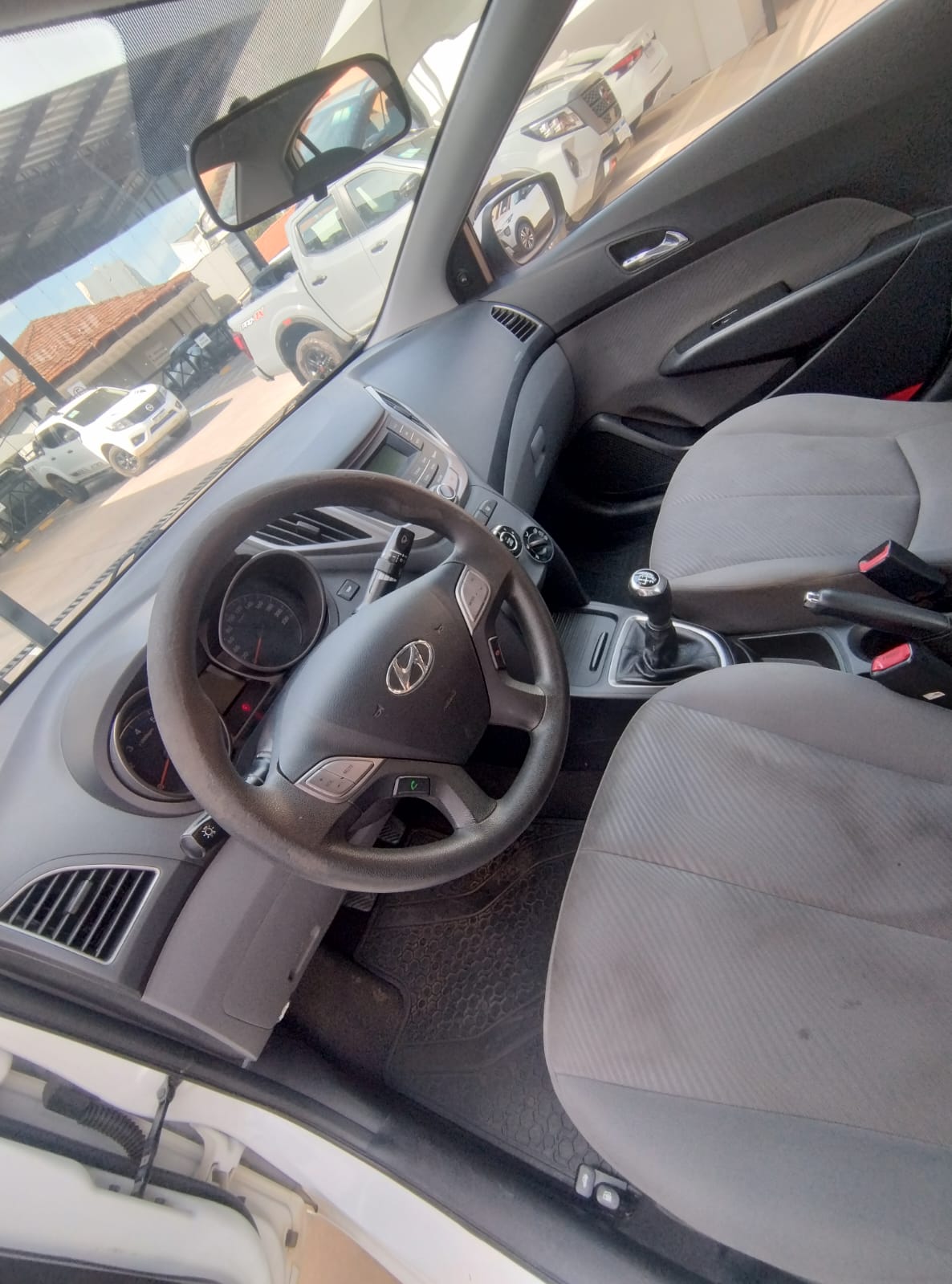 Hyundai Hb20s - 1.6 COMFORT STYLE 16V FLEX 4P MANUAL