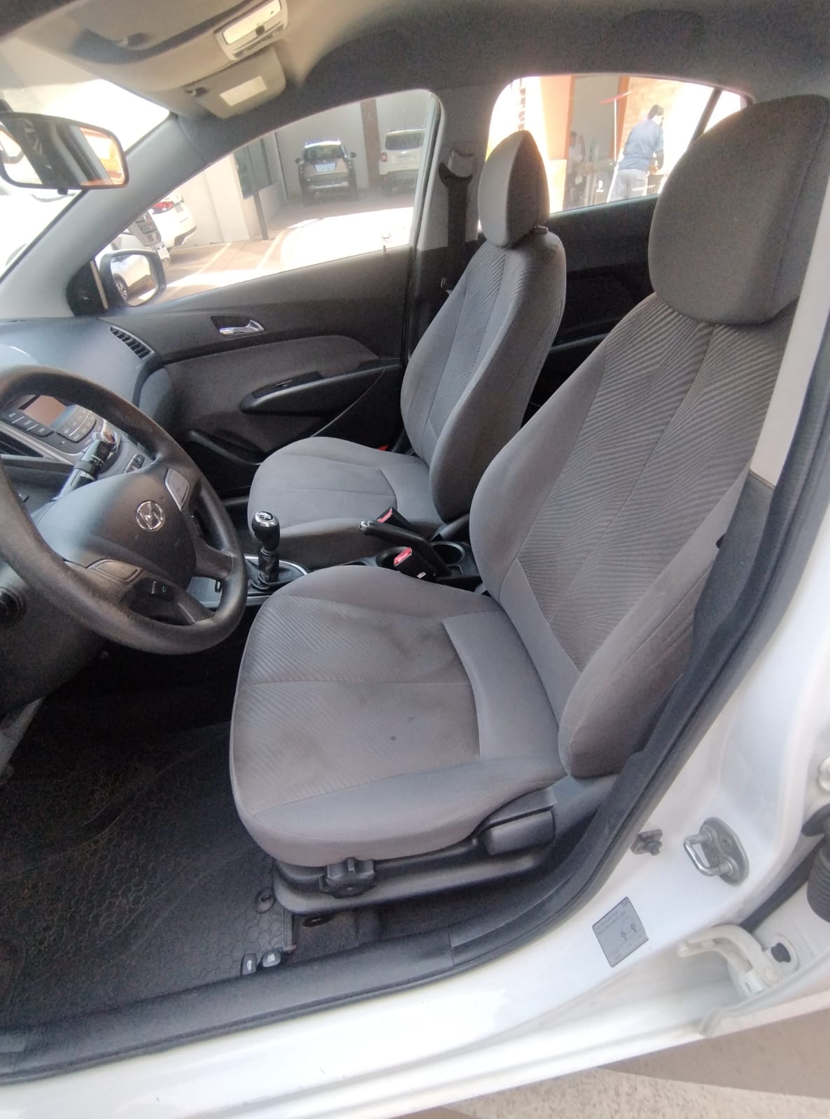 Hyundai Hb20s - 1.6 COMFORT STYLE 16V FLEX 4P MANUAL