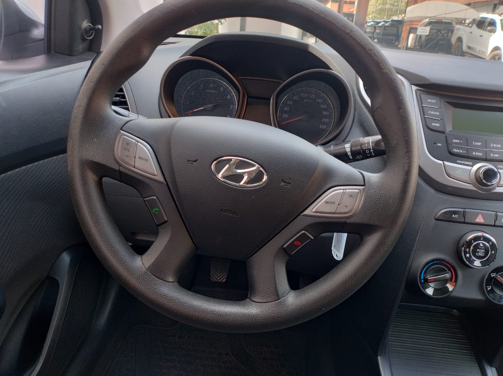 Hyundai Hb20s - 1.6 COMFORT STYLE 16V FLEX 4P MANUAL