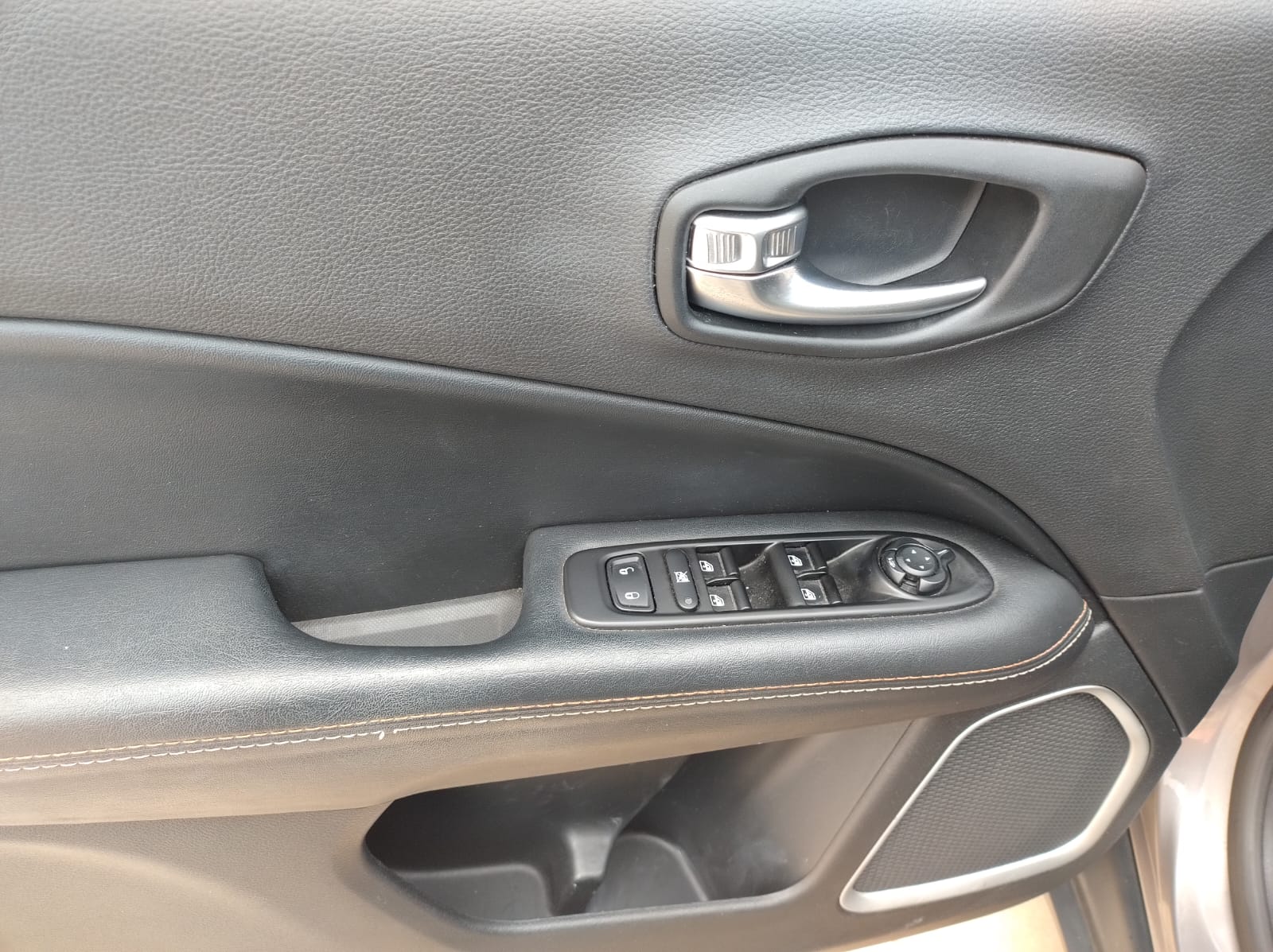 Jeep Compass - 2.0 16V DIESEL LONGITUDE 4X4 AUTOMÁTICO