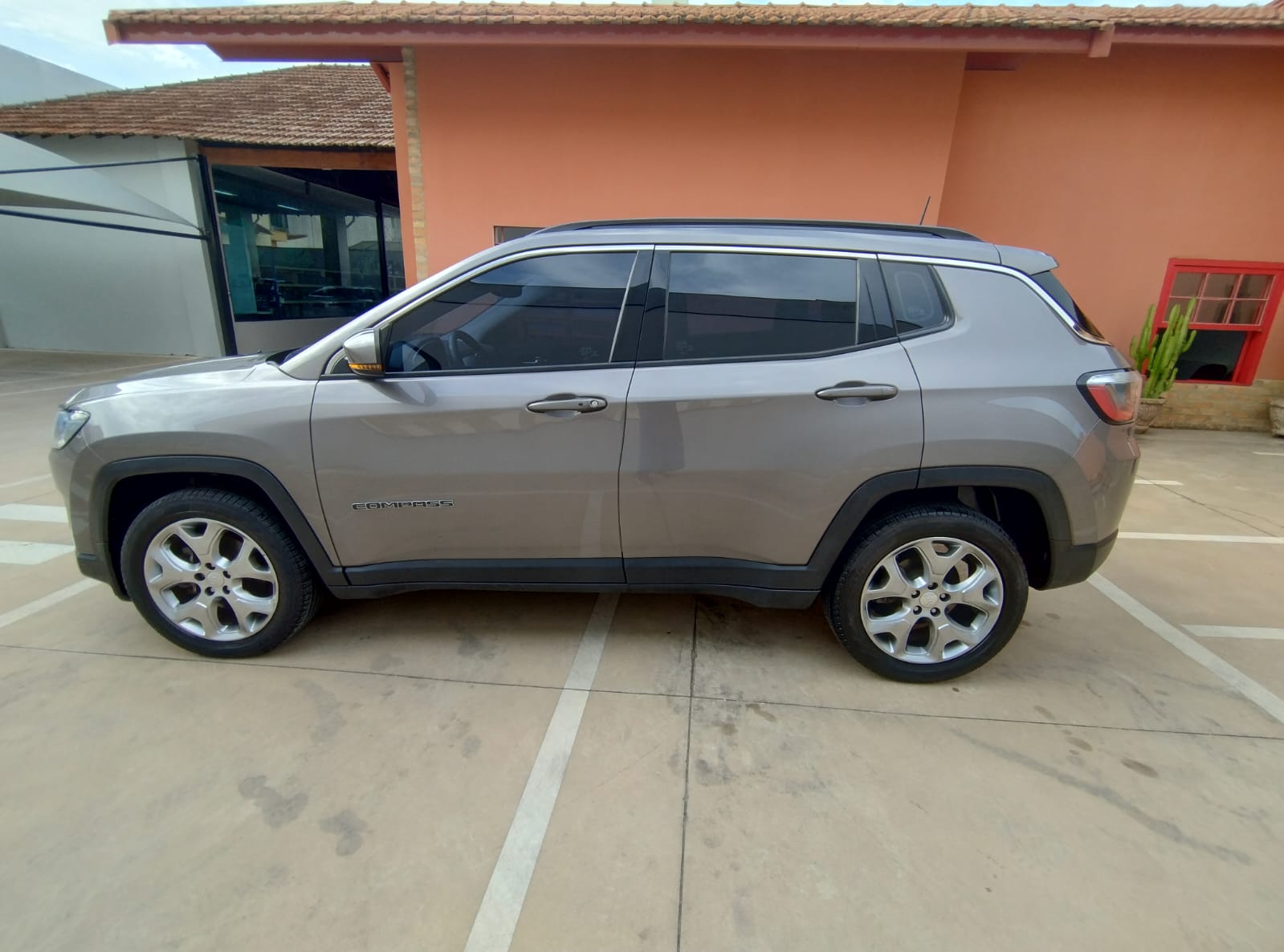 Jeep Compass - 2.0 16V DIESEL LONGITUDE 4X4 AUTOMÁTICO
