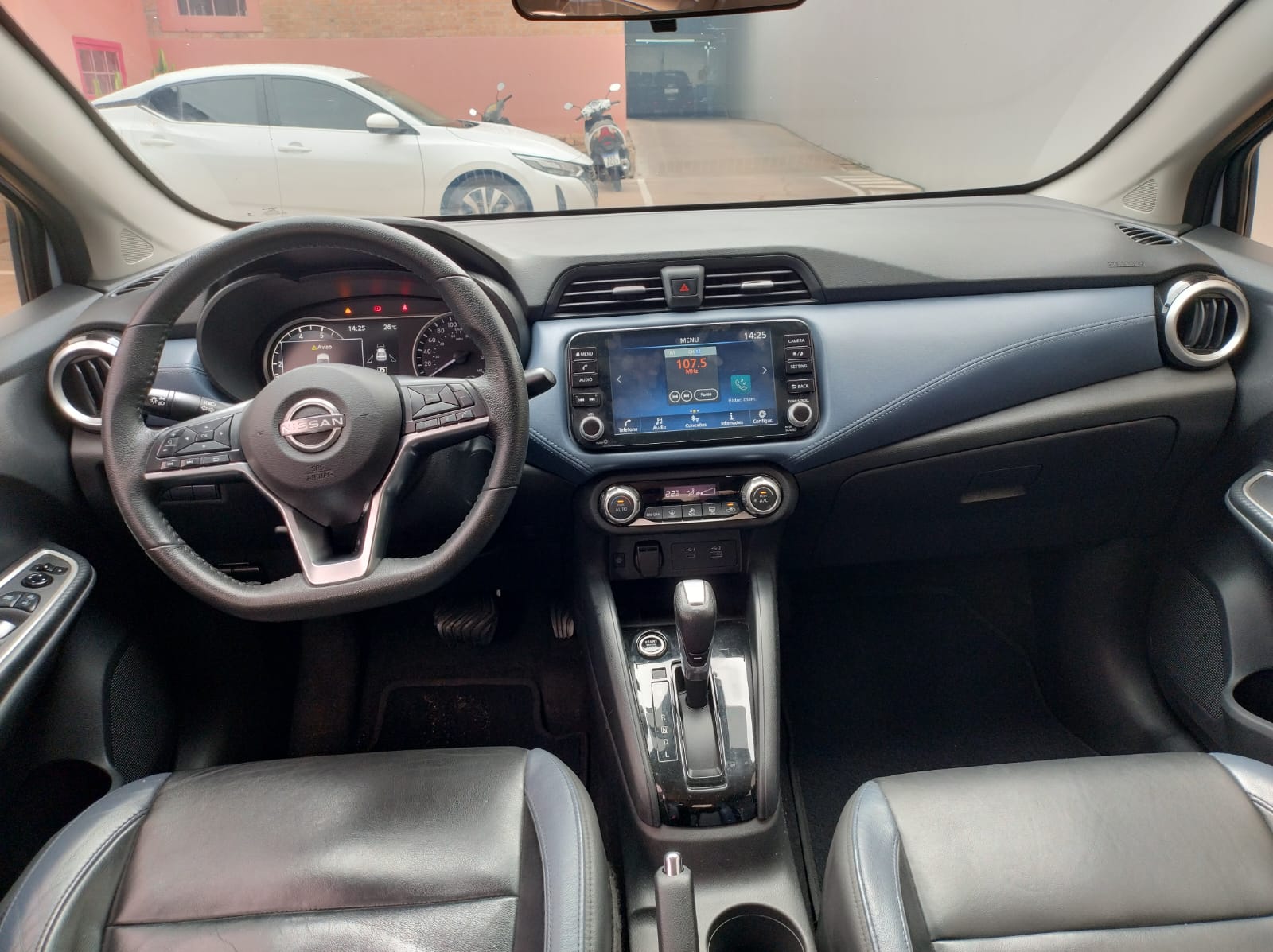 Nissan Versa - 1.6 16V FLEX EXCLUSIVE XTRONIC