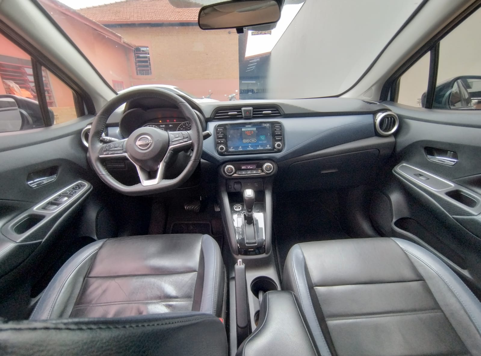 Nissan Versa - 1.6 16V FLEX EXCLUSIVE XTRONIC