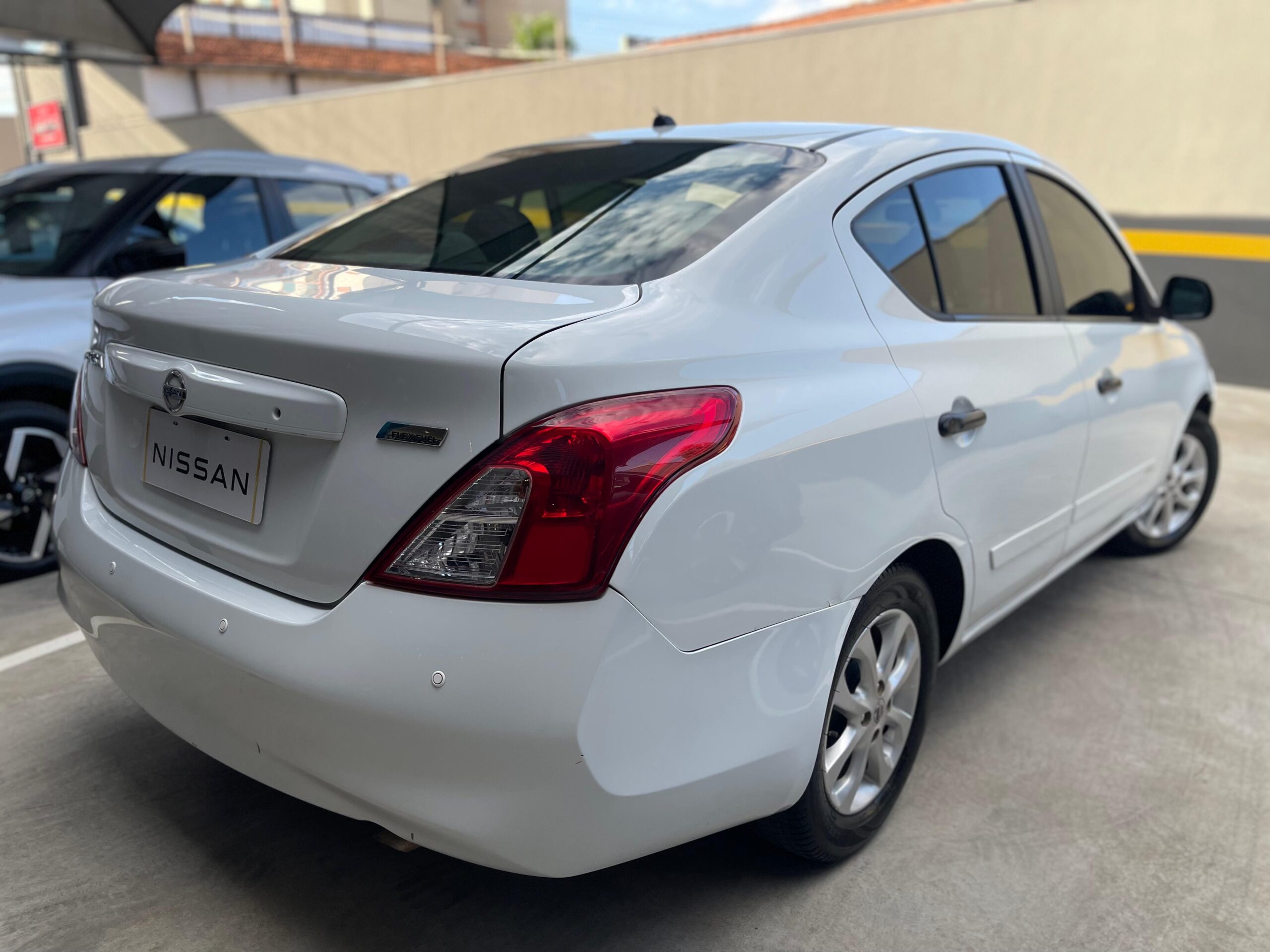 Nissan Versa - 1.6 16V FLEX SL 4P MANUAL