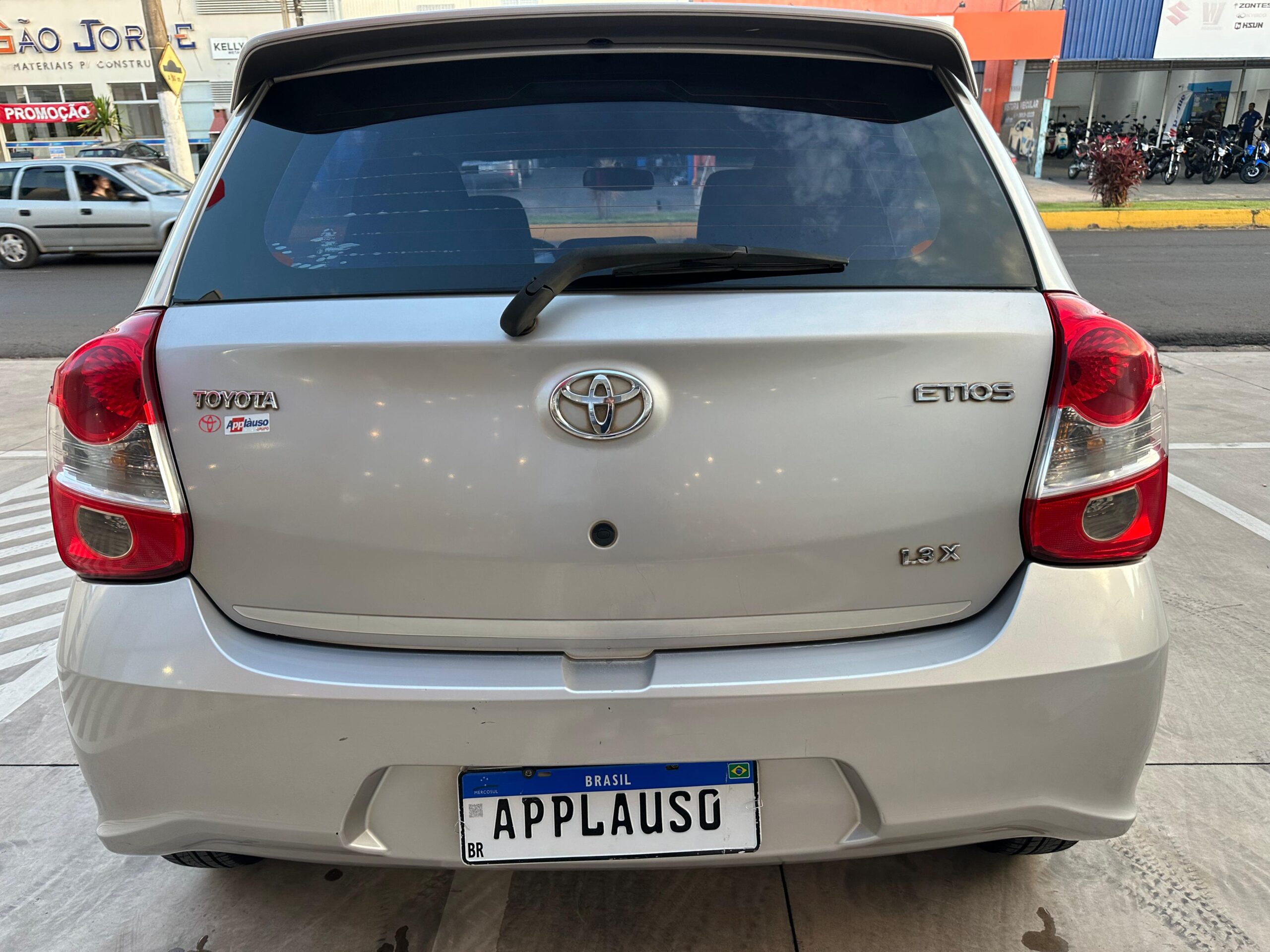 Toyota Etios - 1.3 X 16V FLEX 4P MANUAL