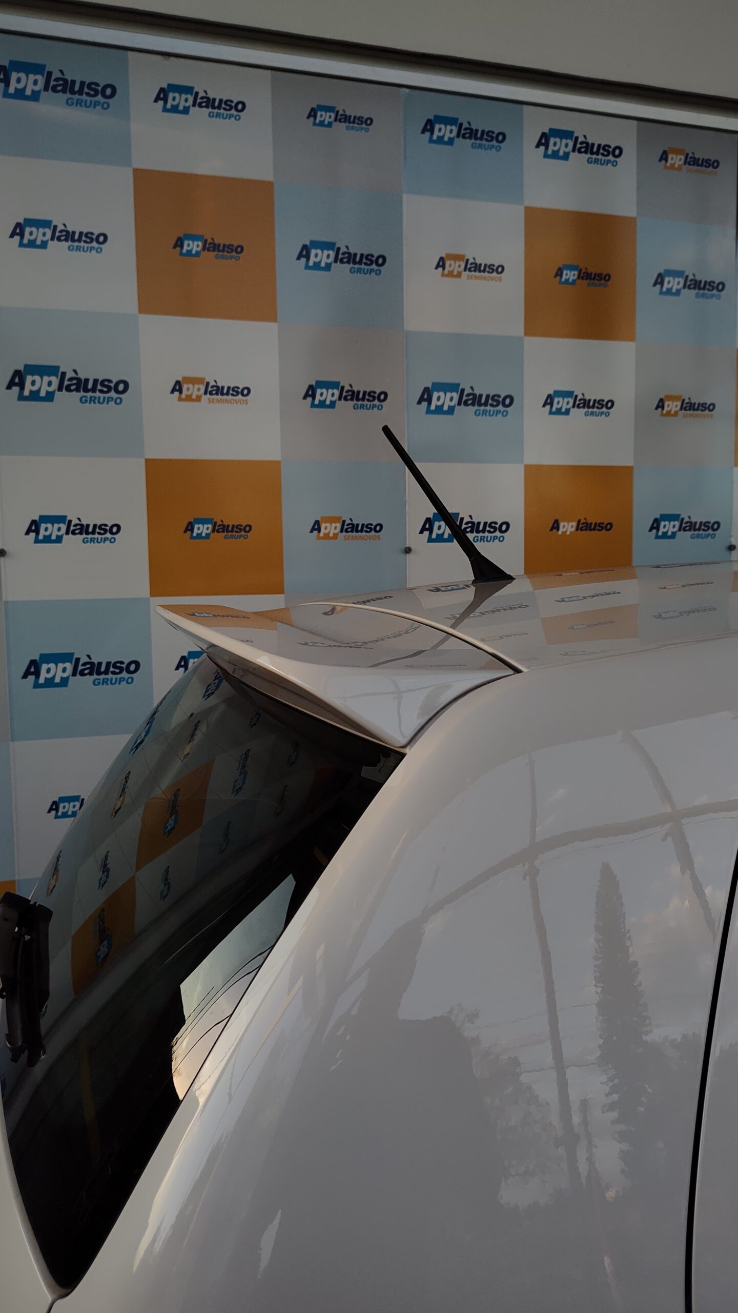 Volkswagen Fox - 1.6 MSI COMFORTLINE 8V FLEX 4P MANUAL