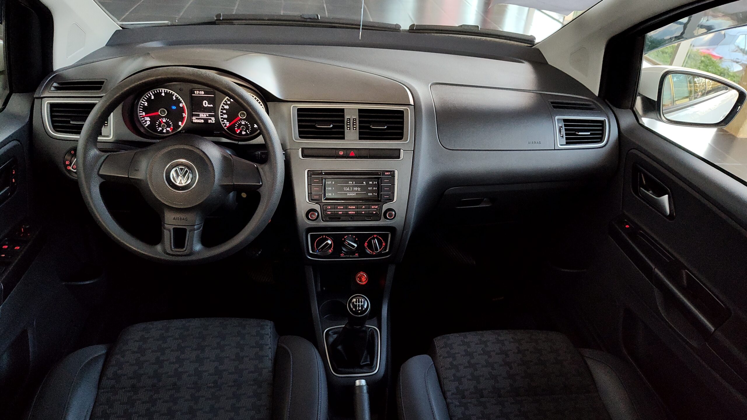 Volkswagen Fox - 1.6 MSI COMFORTLINE 8V FLEX 4P MANUAL