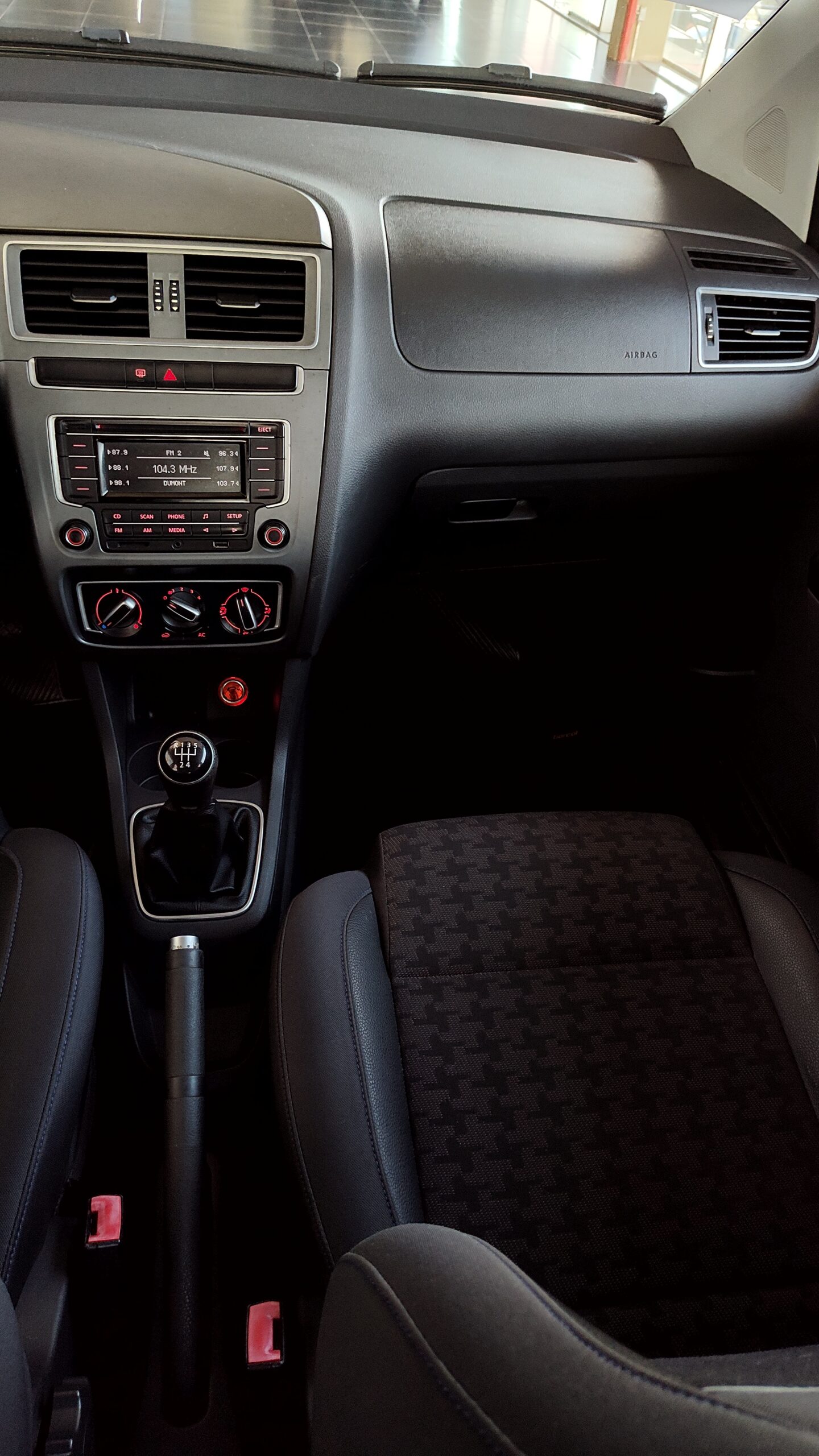 Volkswagen Fox - 1.6 MSI COMFORTLINE 8V FLEX 4P MANUAL