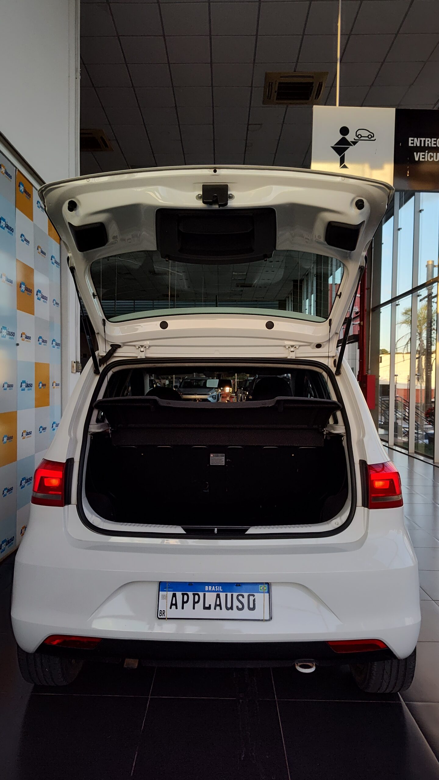 Volkswagen Fox - 1.6 MSI COMFORTLINE 8V FLEX 4P MANUAL