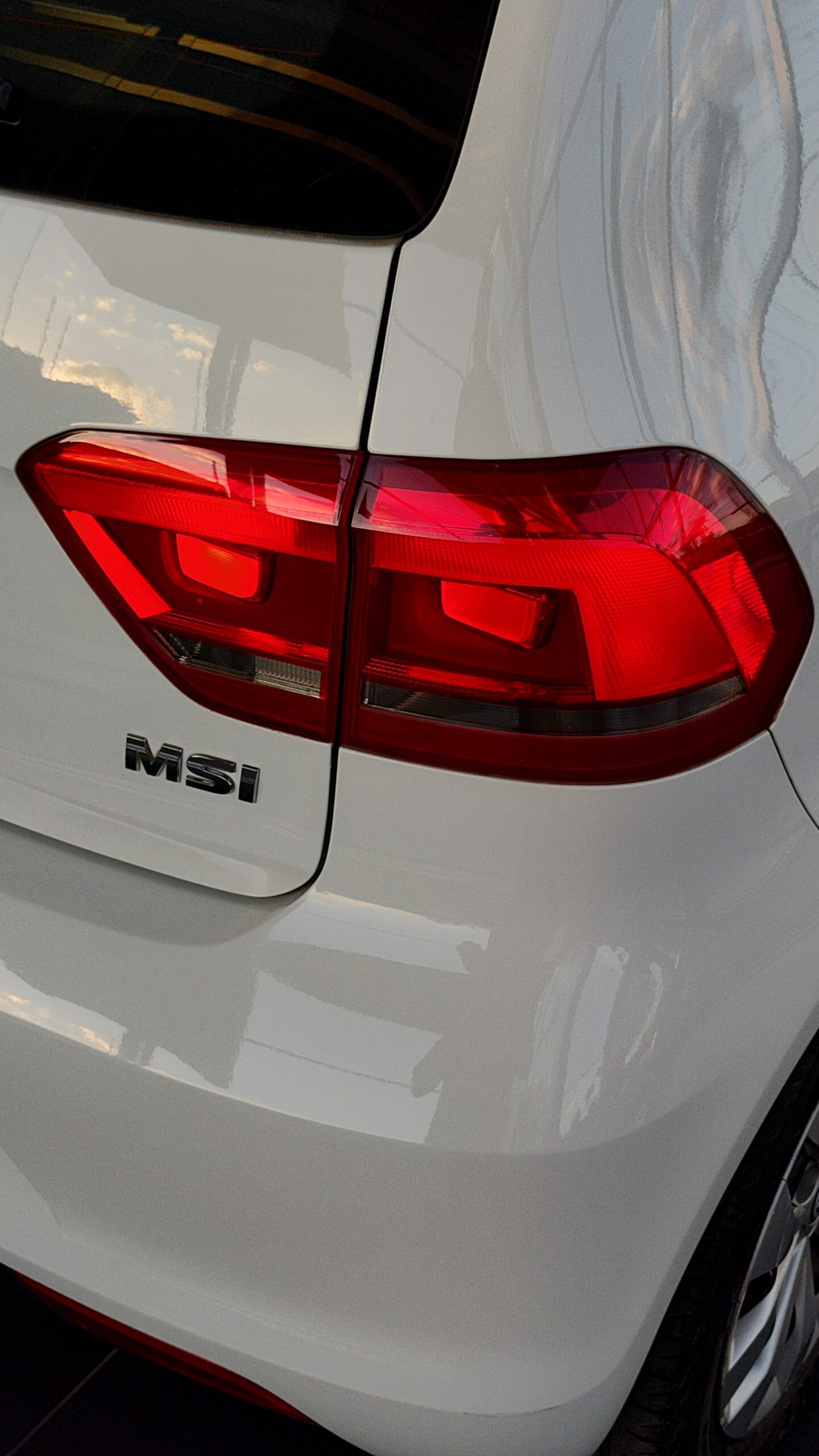 Volkswagen Fox - 1.6 MSI COMFORTLINE 8V FLEX 4P MANUAL