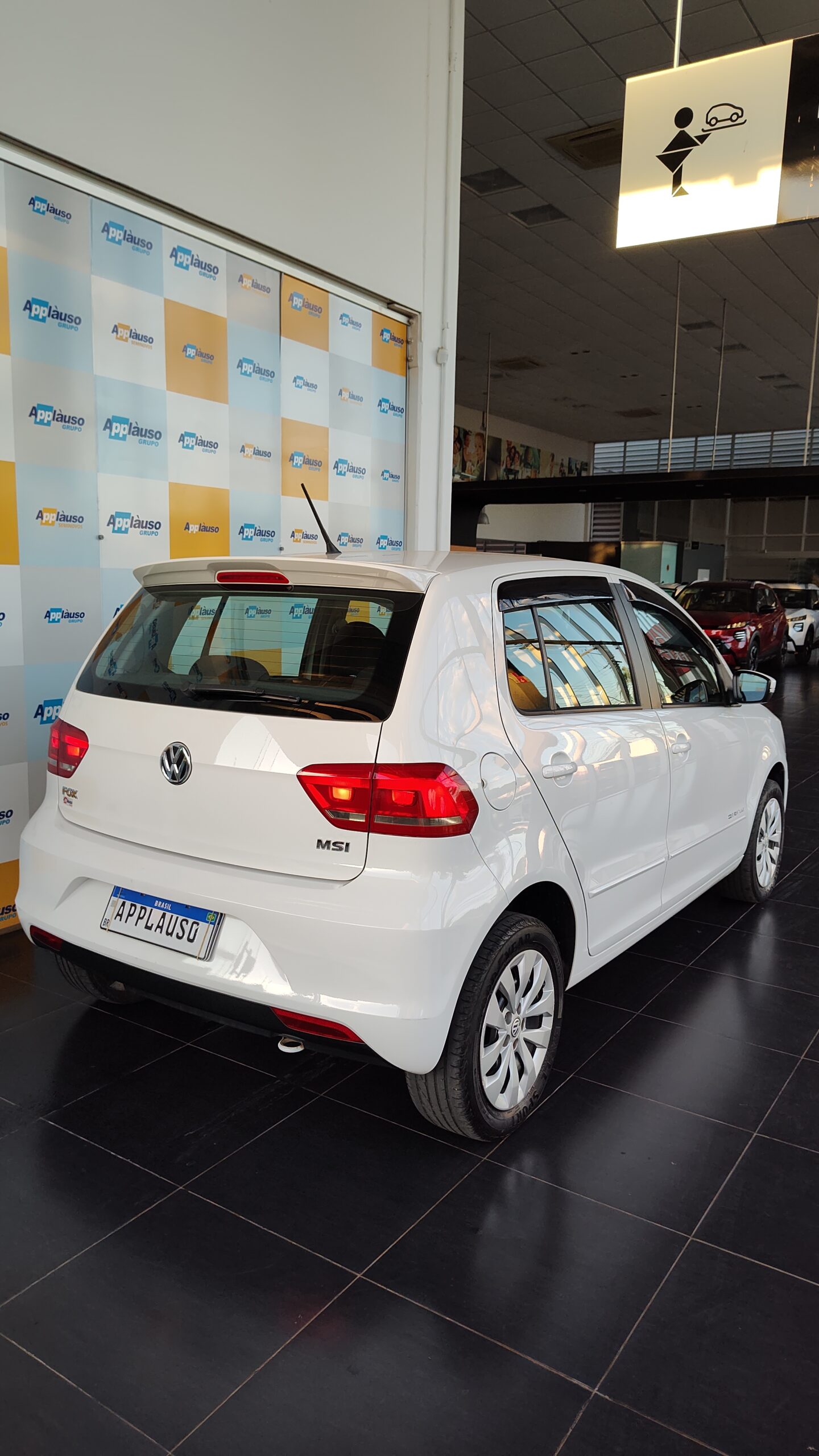 Volkswagen Fox - 1.6 MSI COMFORTLINE 8V FLEX 4P MANUAL