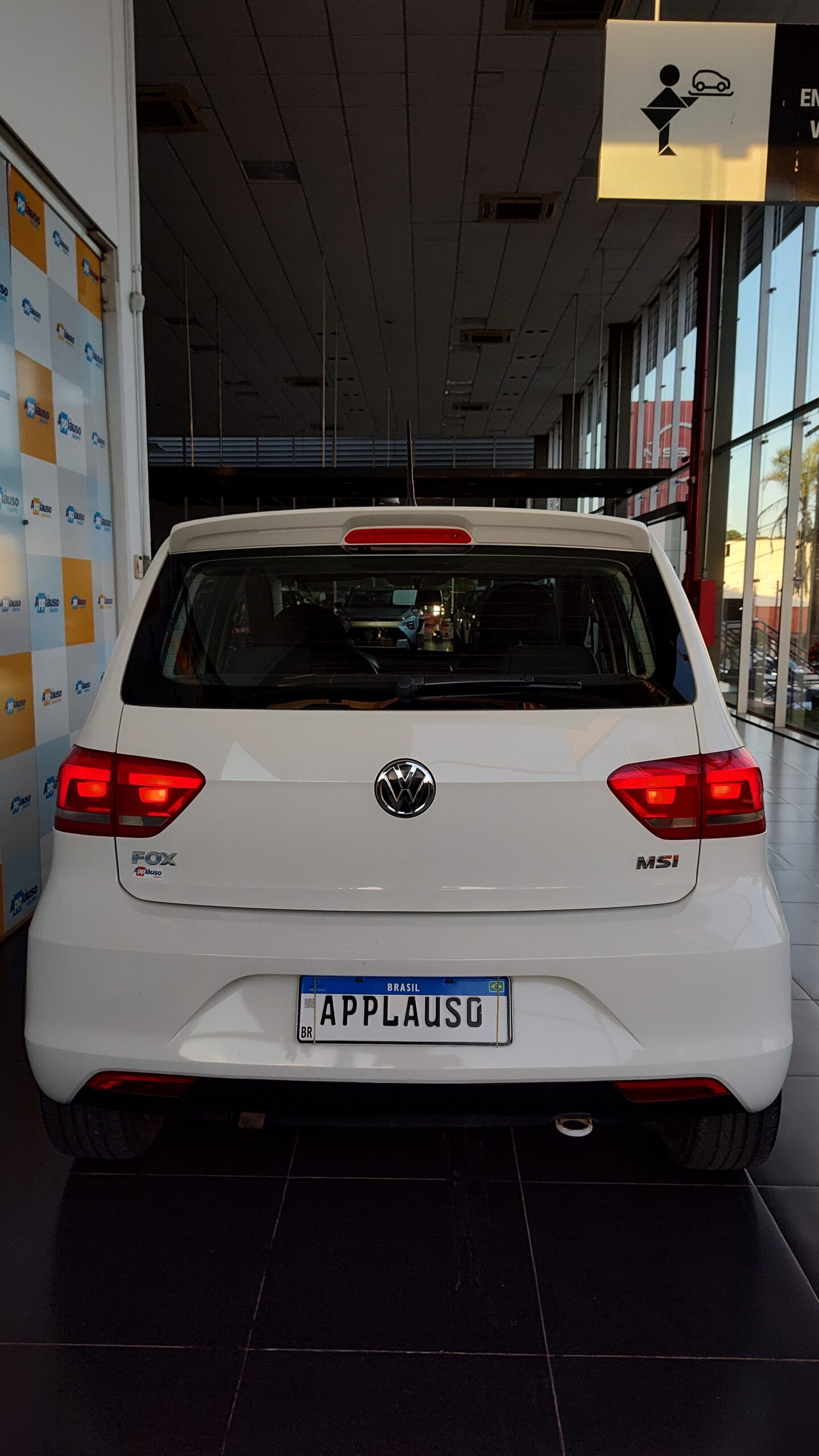Volkswagen Fox - 1.6 MSI COMFORTLINE 8V FLEX 4P MANUAL