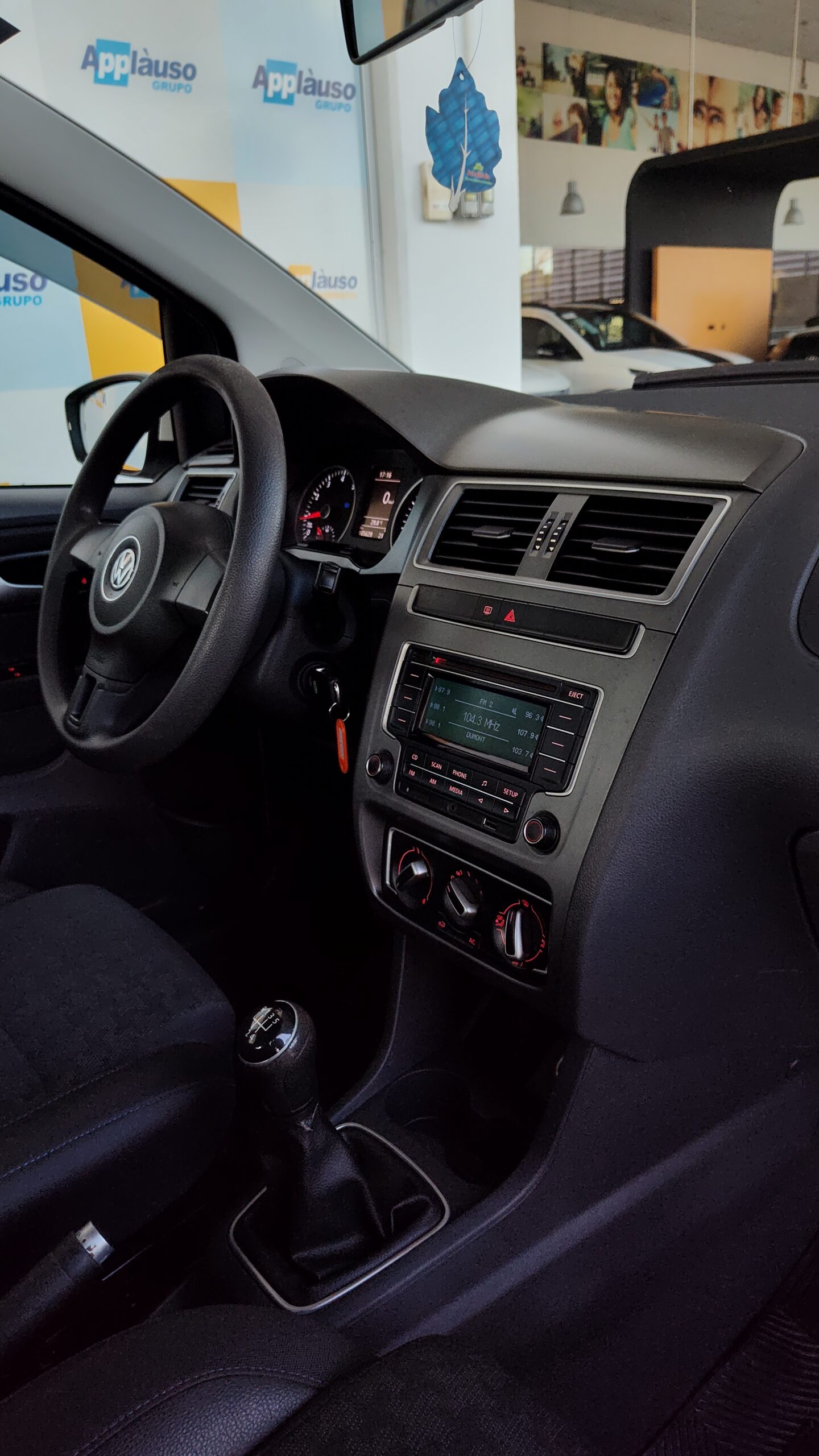 Volkswagen Fox - 1.6 MSI COMFORTLINE 8V FLEX 4P MANUAL