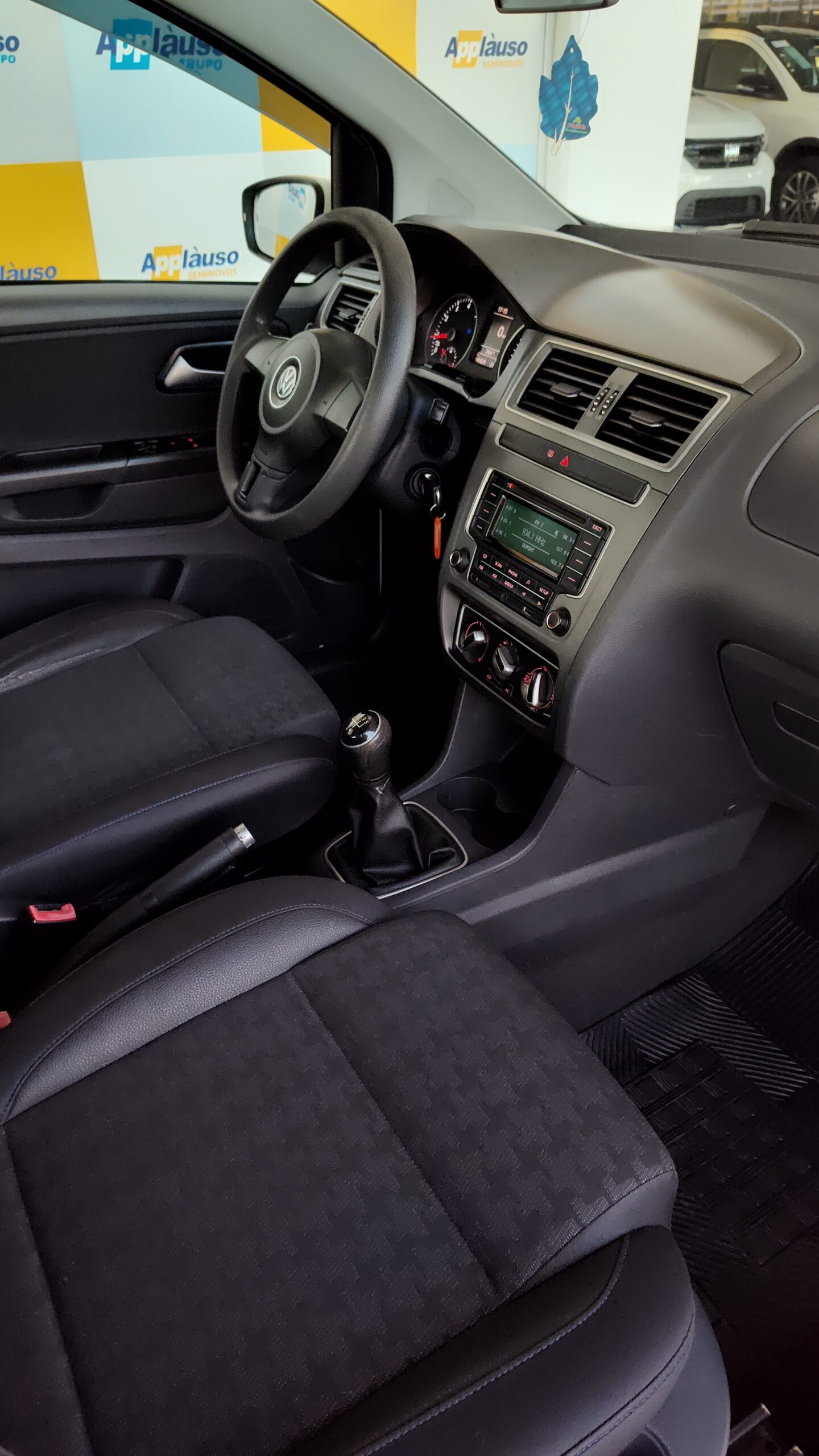 Volkswagen Fox - 1.6 MSI COMFORTLINE 8V FLEX 4P MANUAL