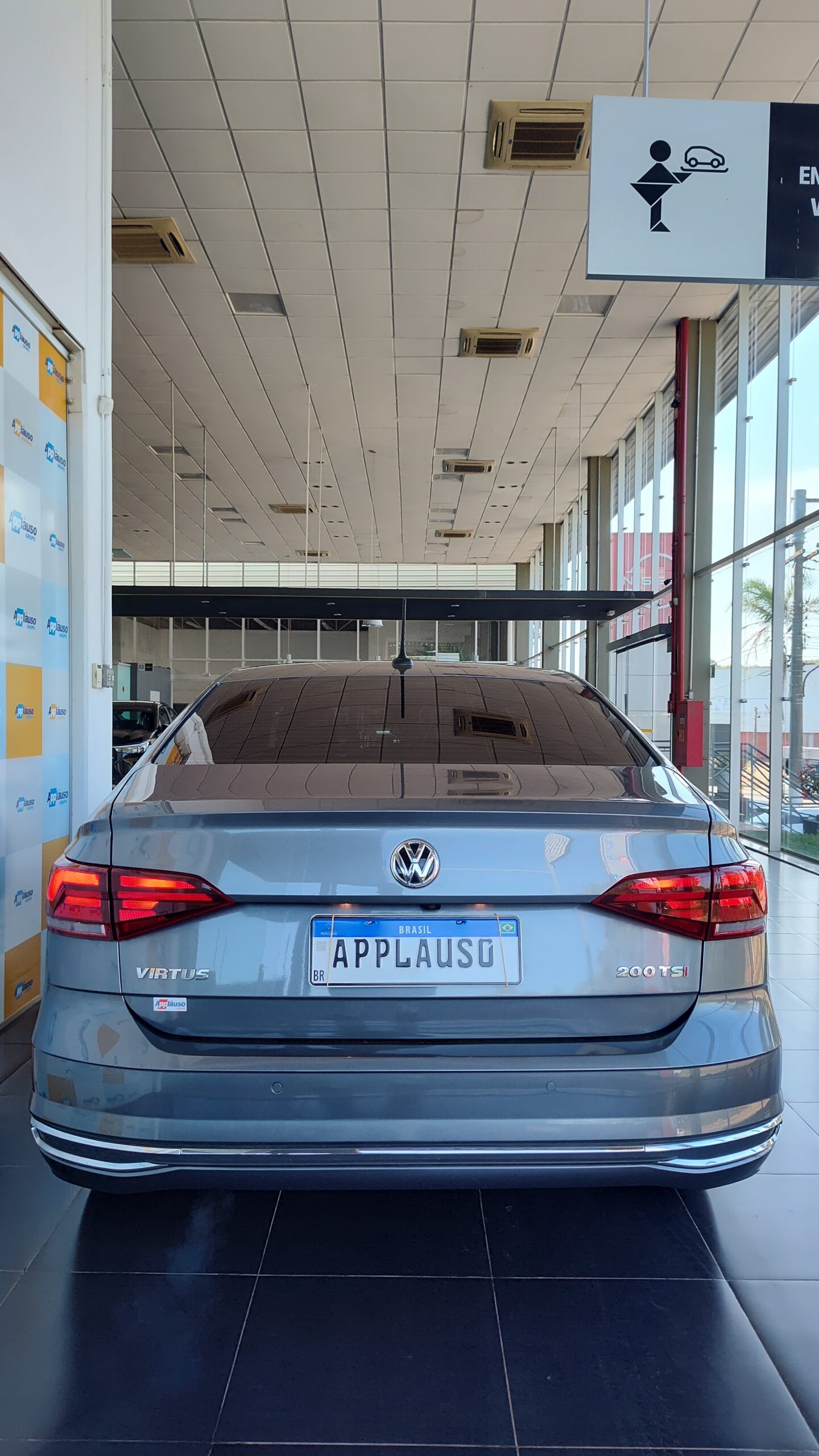 Volkswagen Virtus - 1.0 200 TSI HIGHLINE AUTOMÁTICO