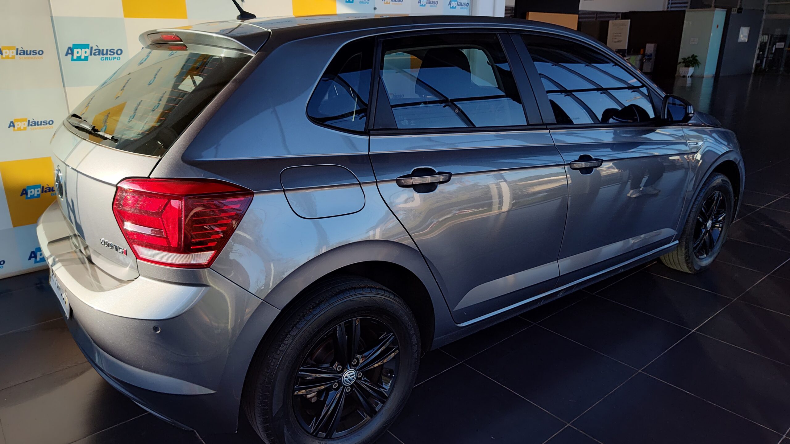 Volkswagen Polo - 1.0 200 TSI COMFORTLINE AUTOMÁTICO
