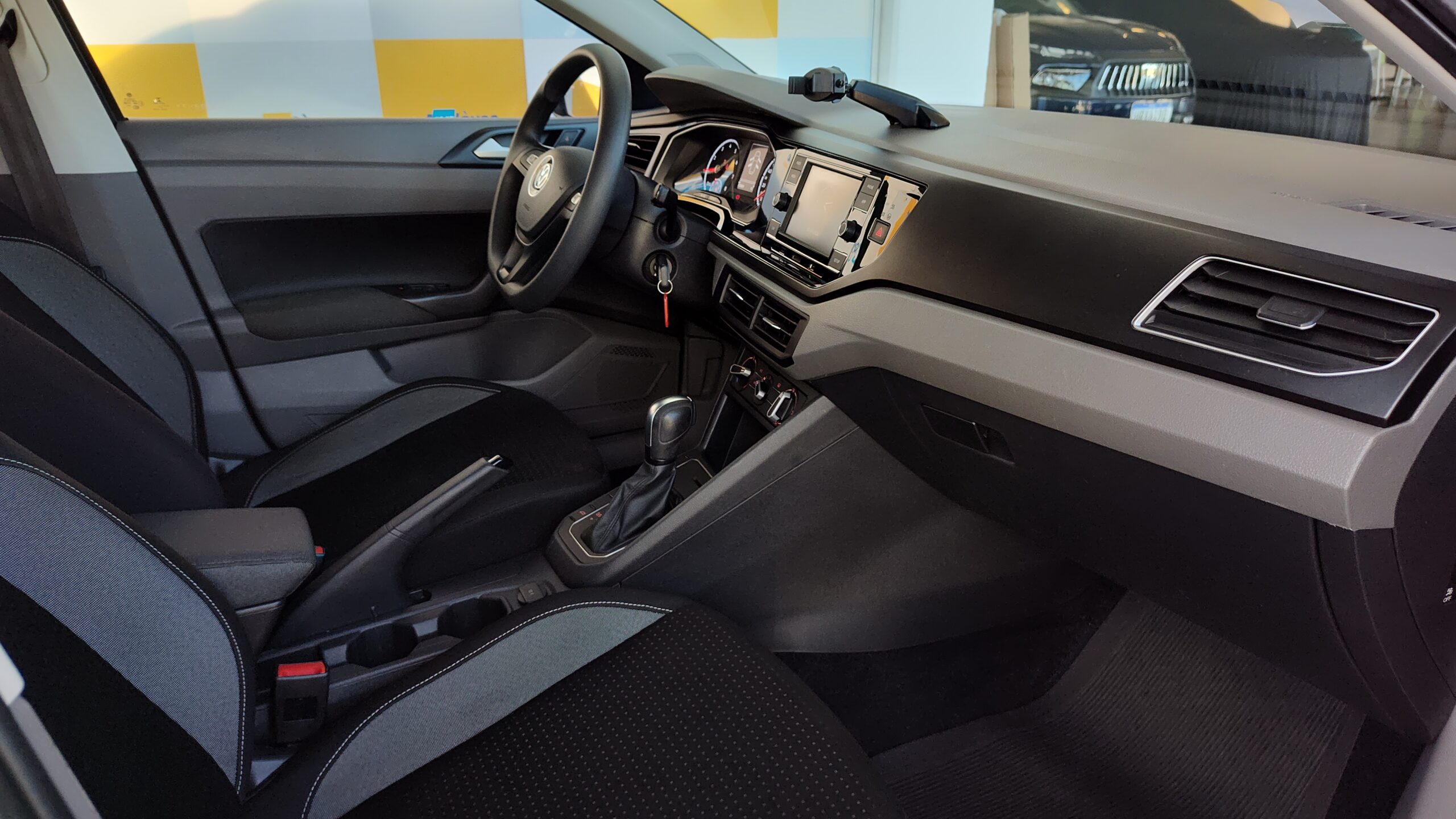 Volkswagen Polo - 1.0 200 TSI COMFORTLINE AUTOMÁTICO